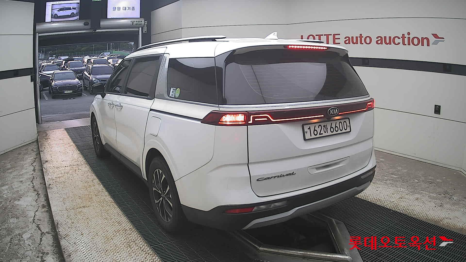 2021 - kia carnival