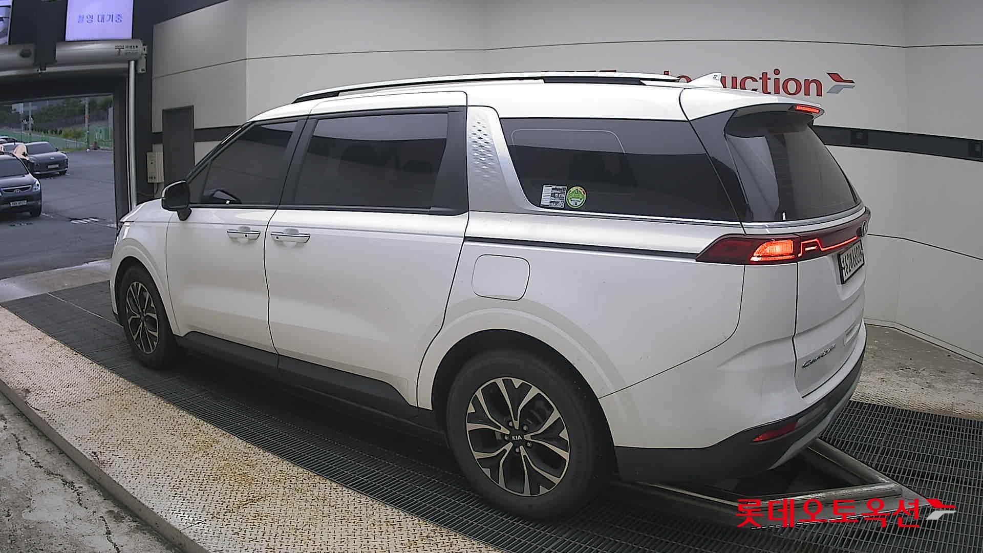 2021 - kia carnival