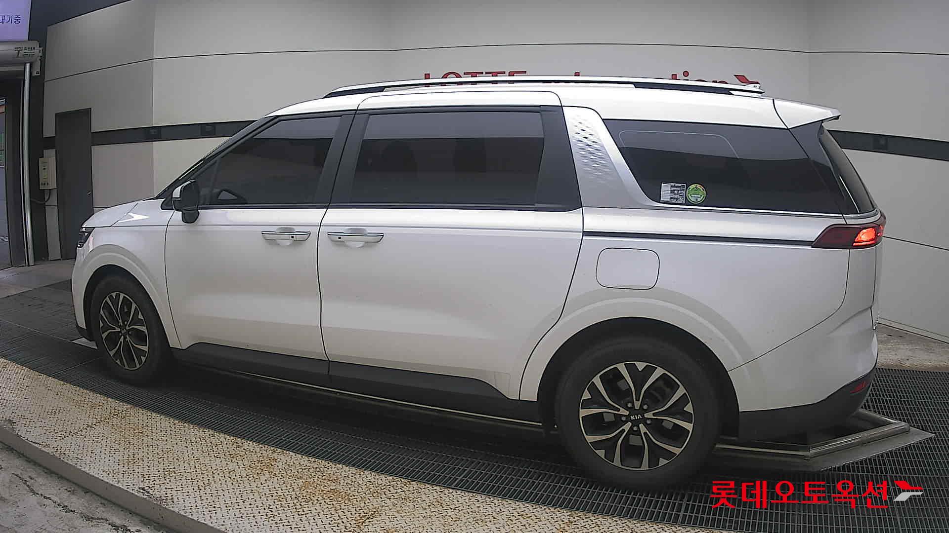 2021 - kia carnival