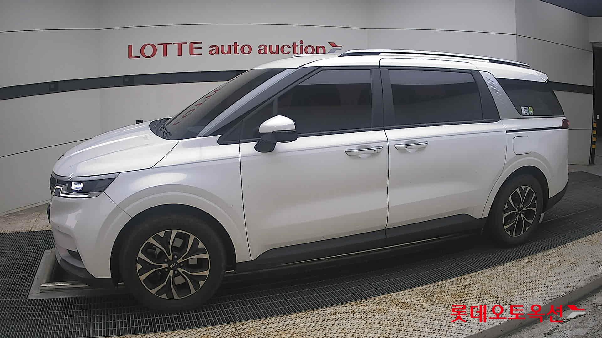 2021 - kia carnival