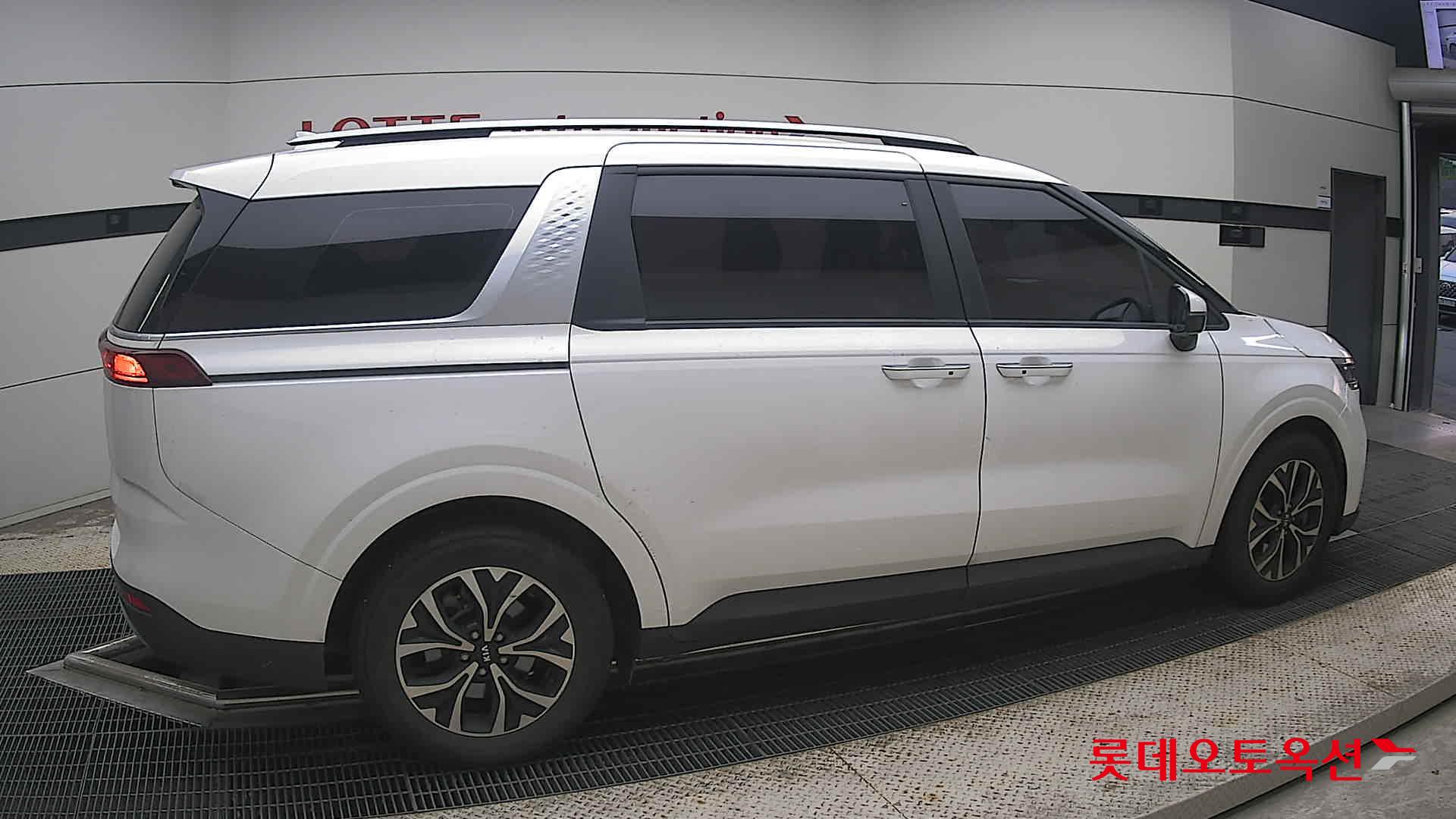 2021 - kia carnival