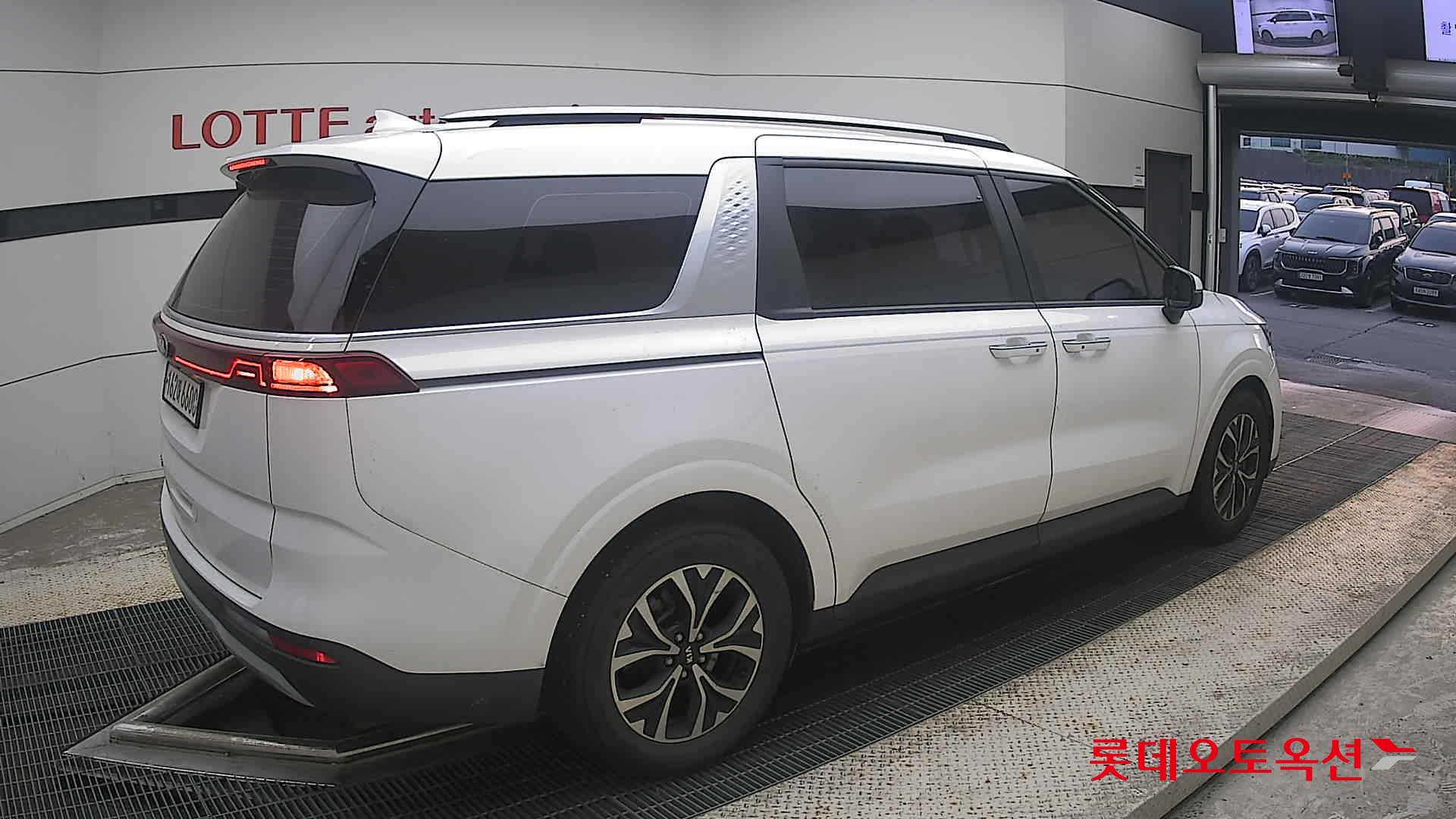 2021 - kia carnival