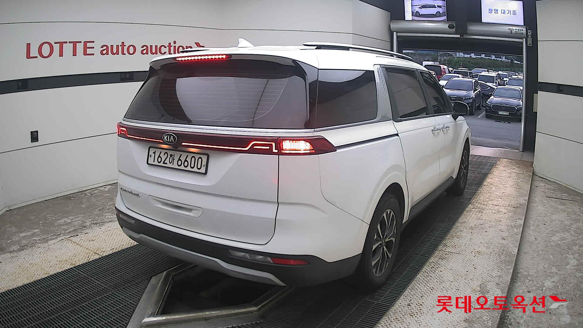 2021 - kia carnival