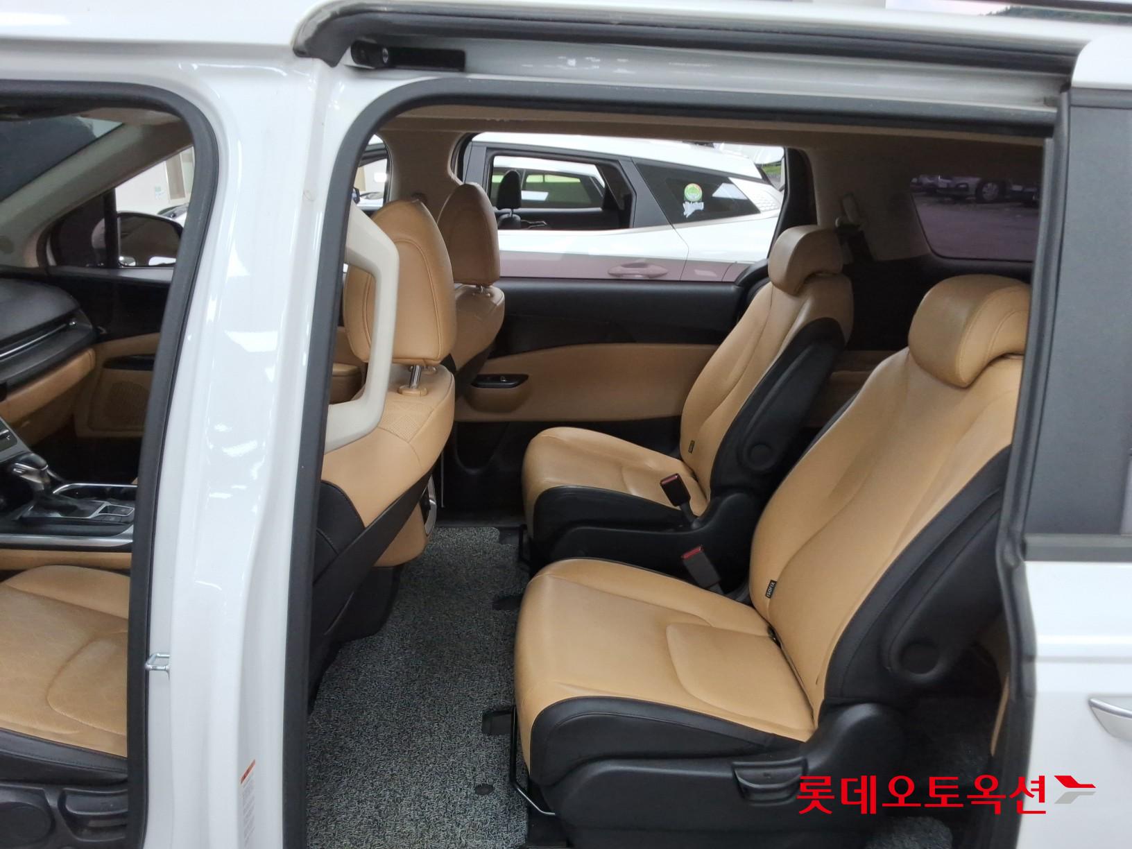 2021 - kia carnival