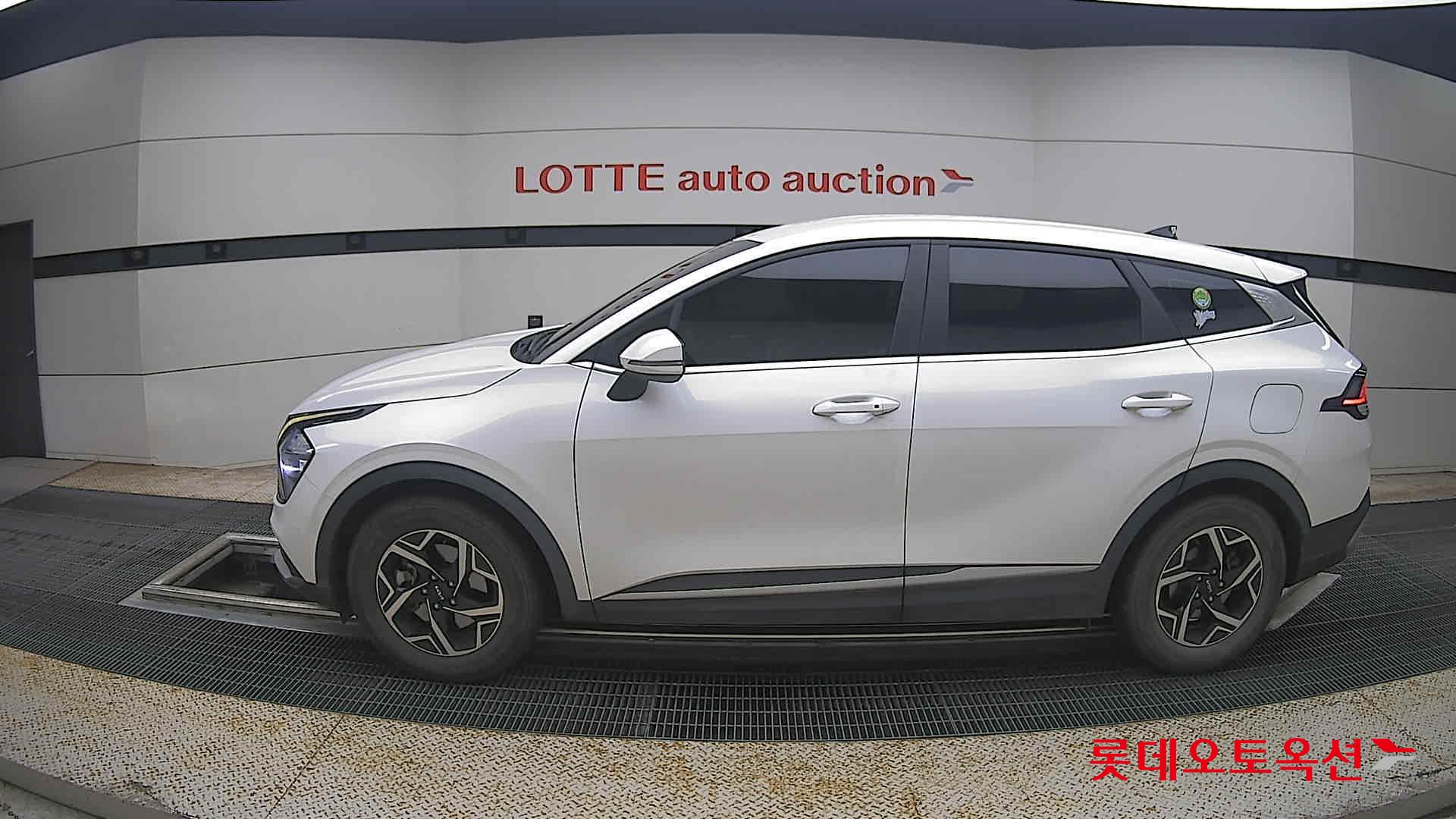 2023 - kia sportage
