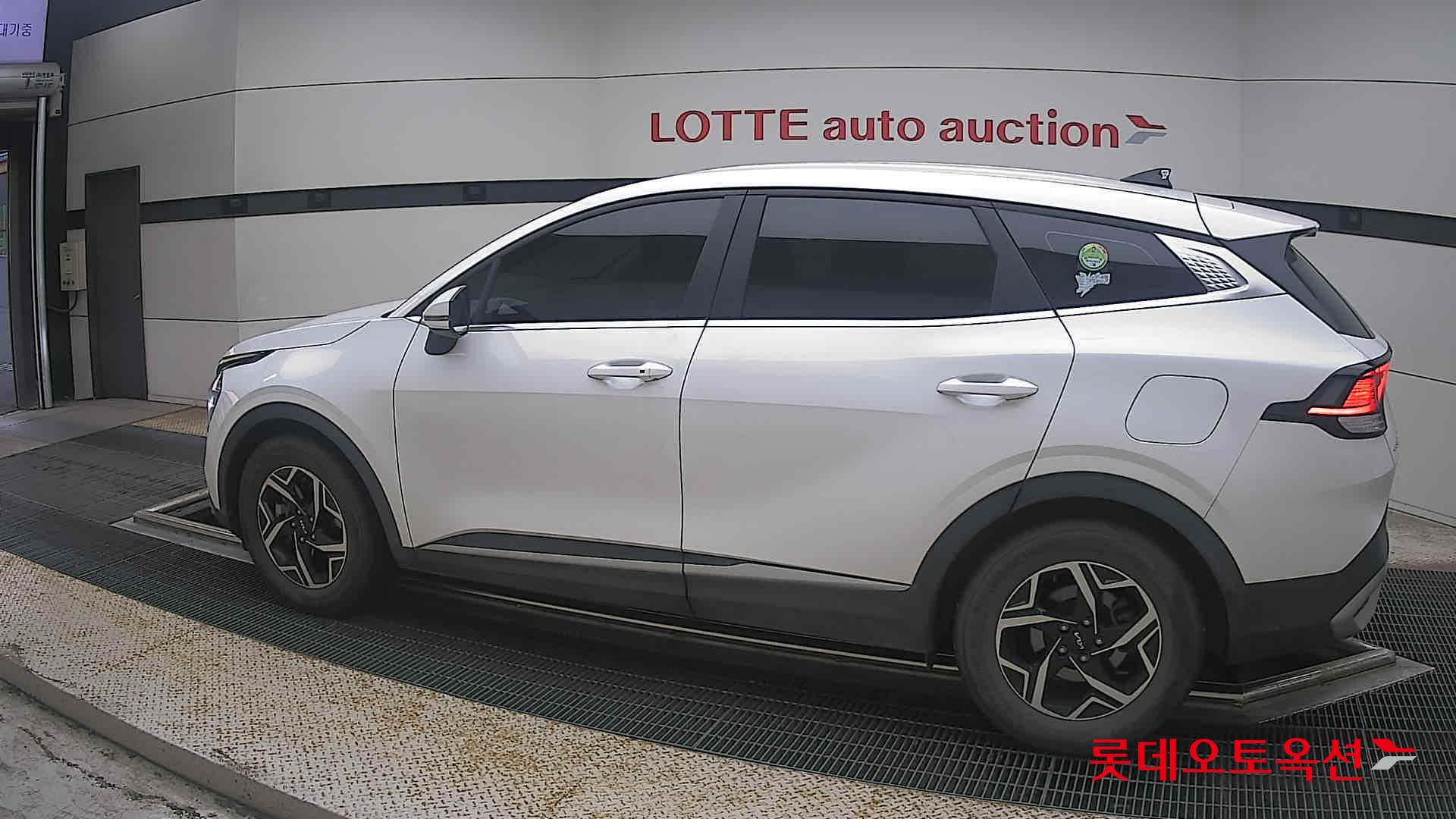 2023 - kia sportage