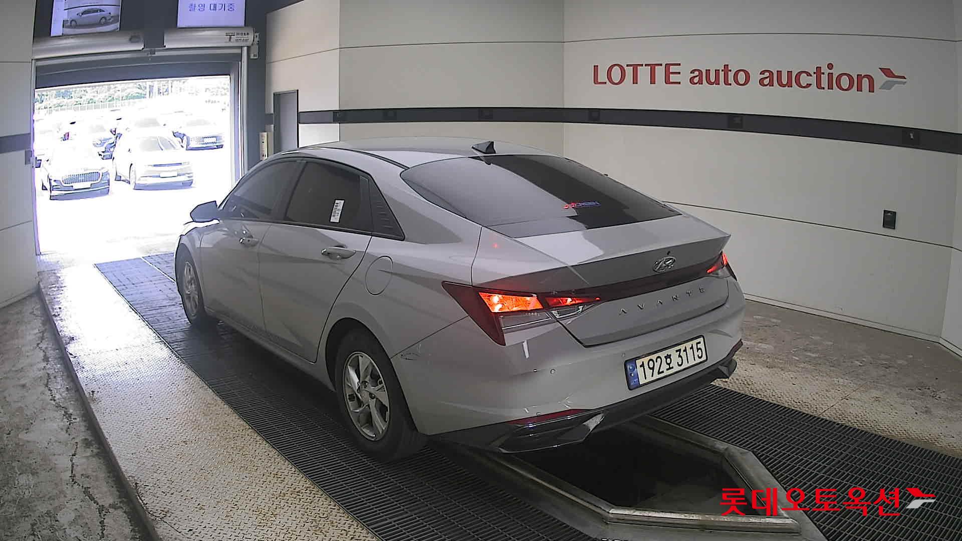 هيونداي أفانتي 2023 — صورة 10