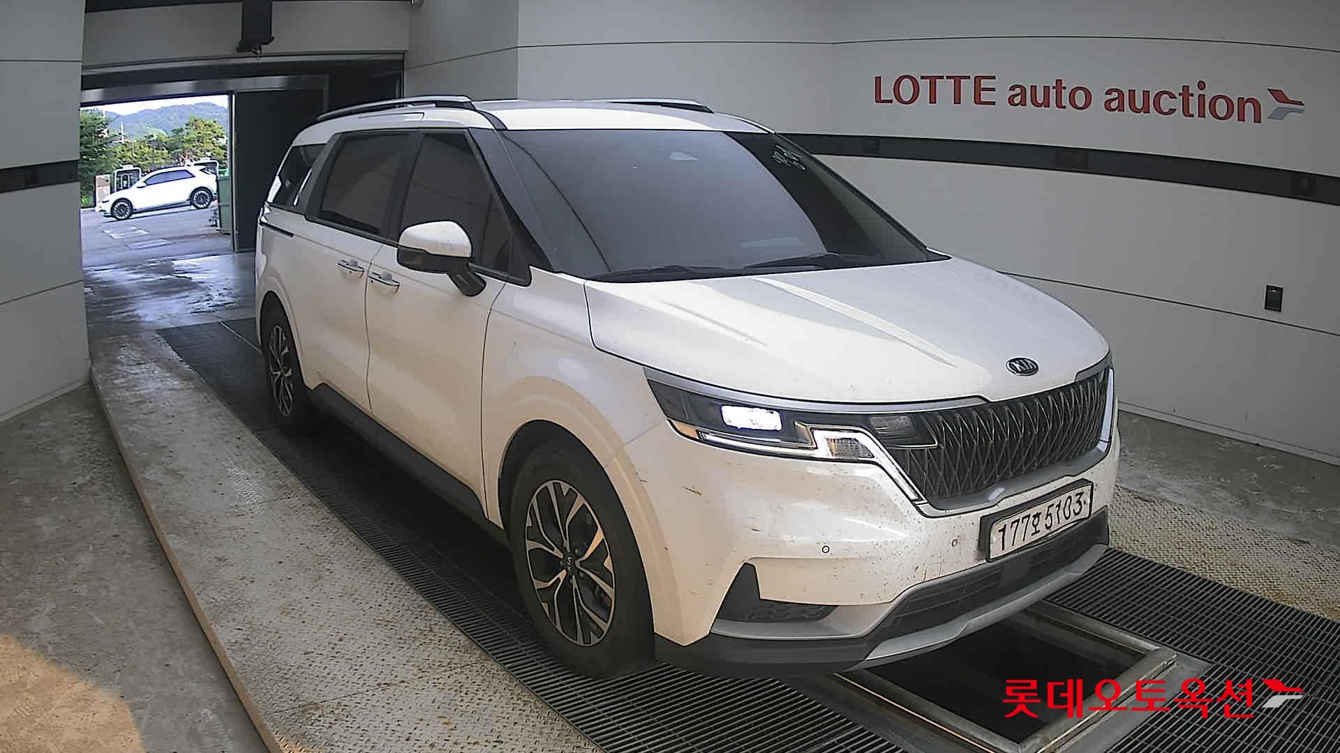 2021 - kia carnival