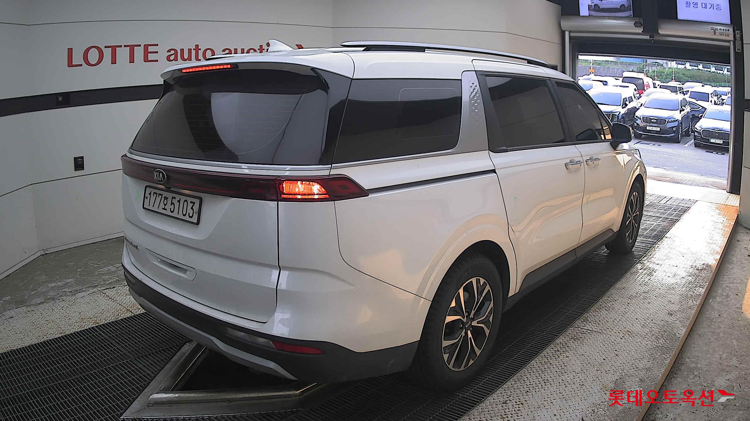 2021 - kia carnival