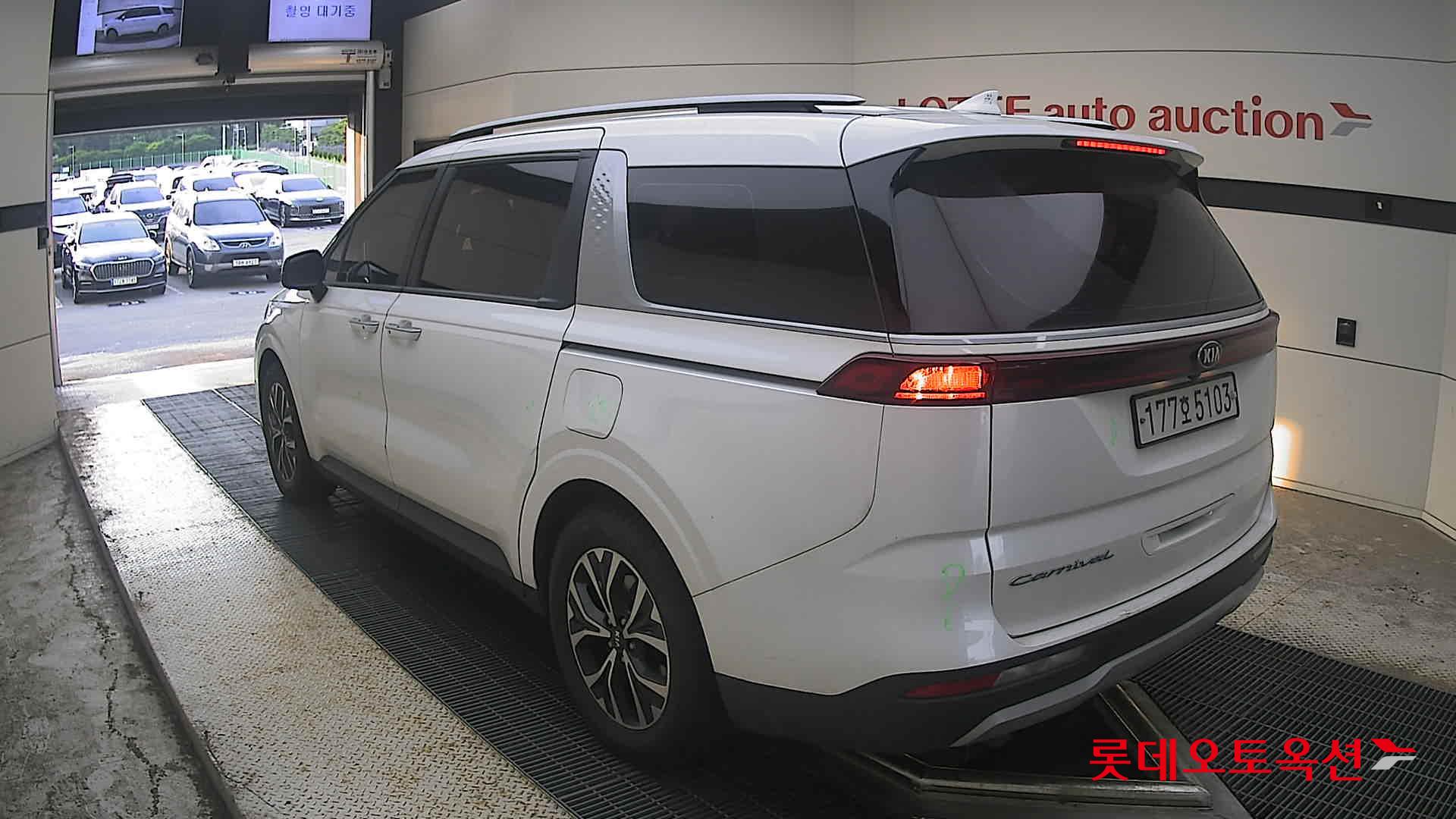 2021 - kia carnival