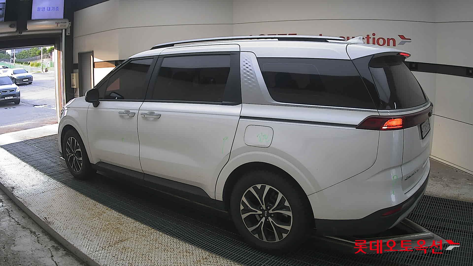 2021 - kia carnival
