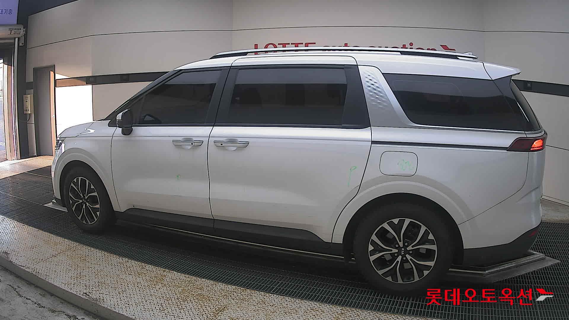 2021 - kia carnival