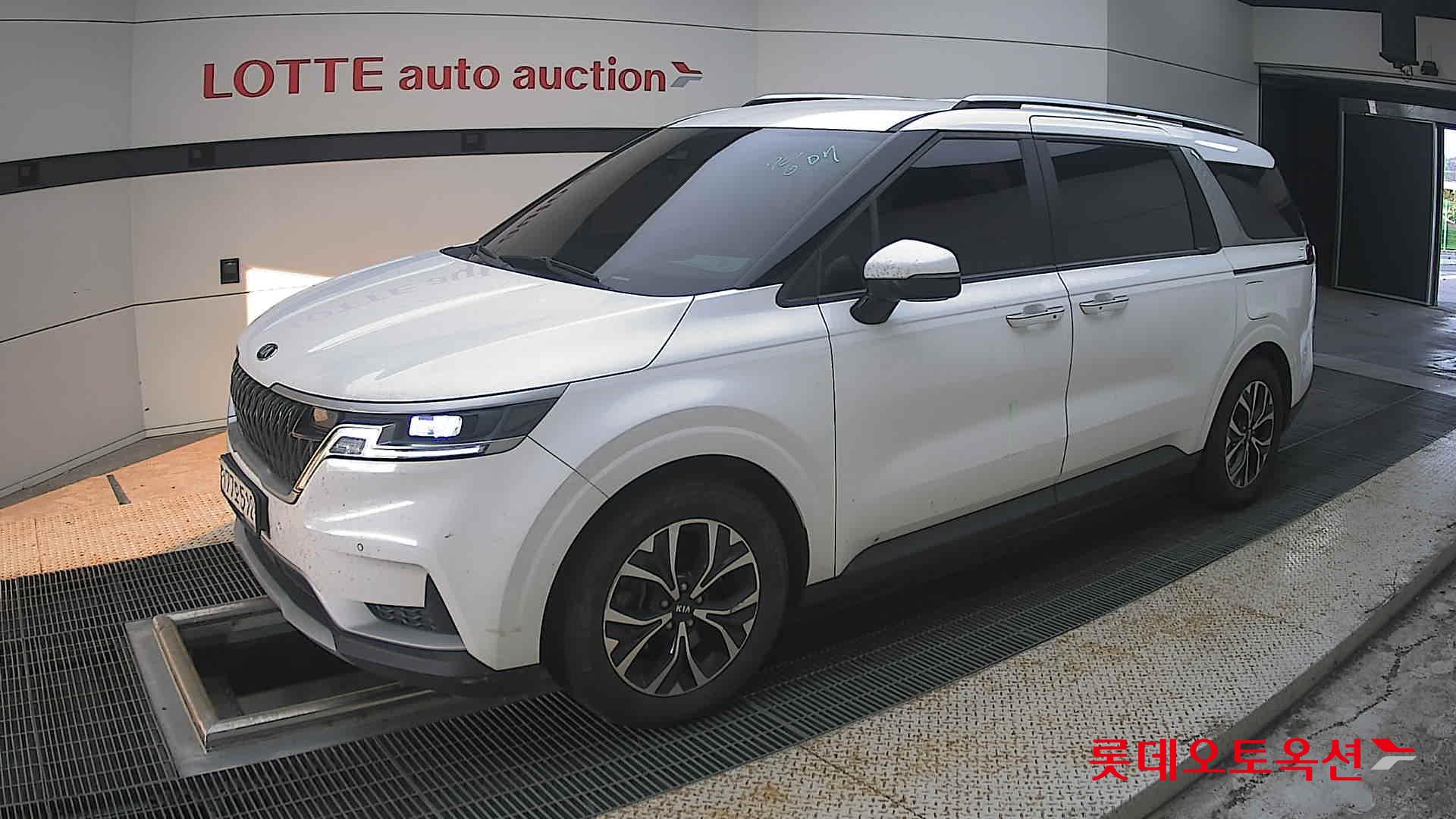 2021 - kia carnival