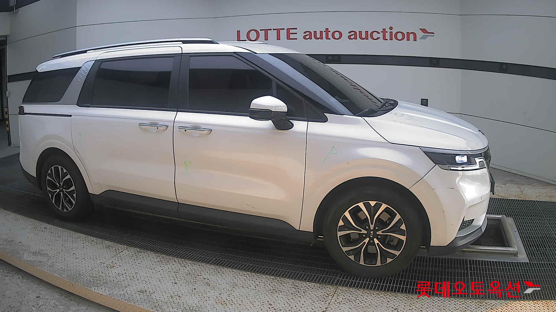 2021 - kia carnival