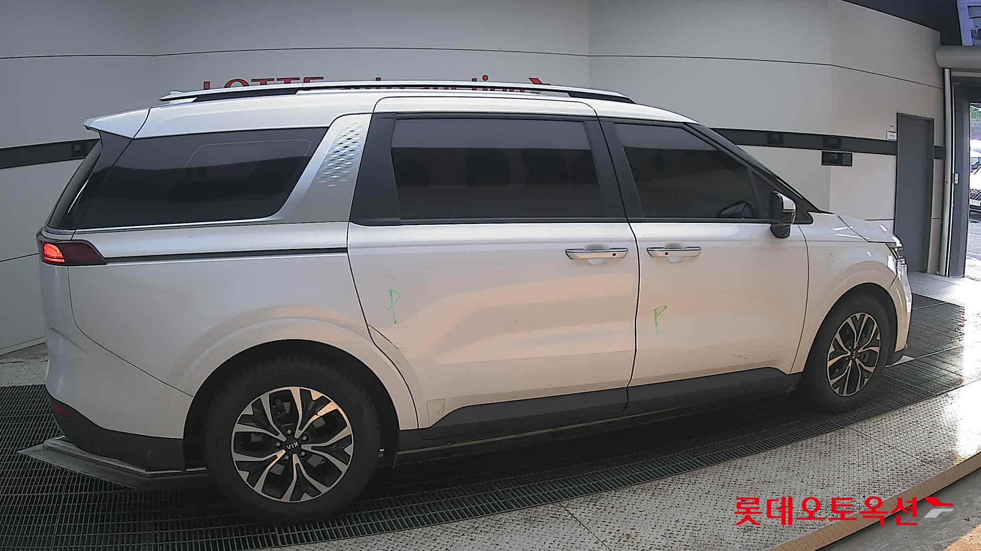 2021 - kia carnival