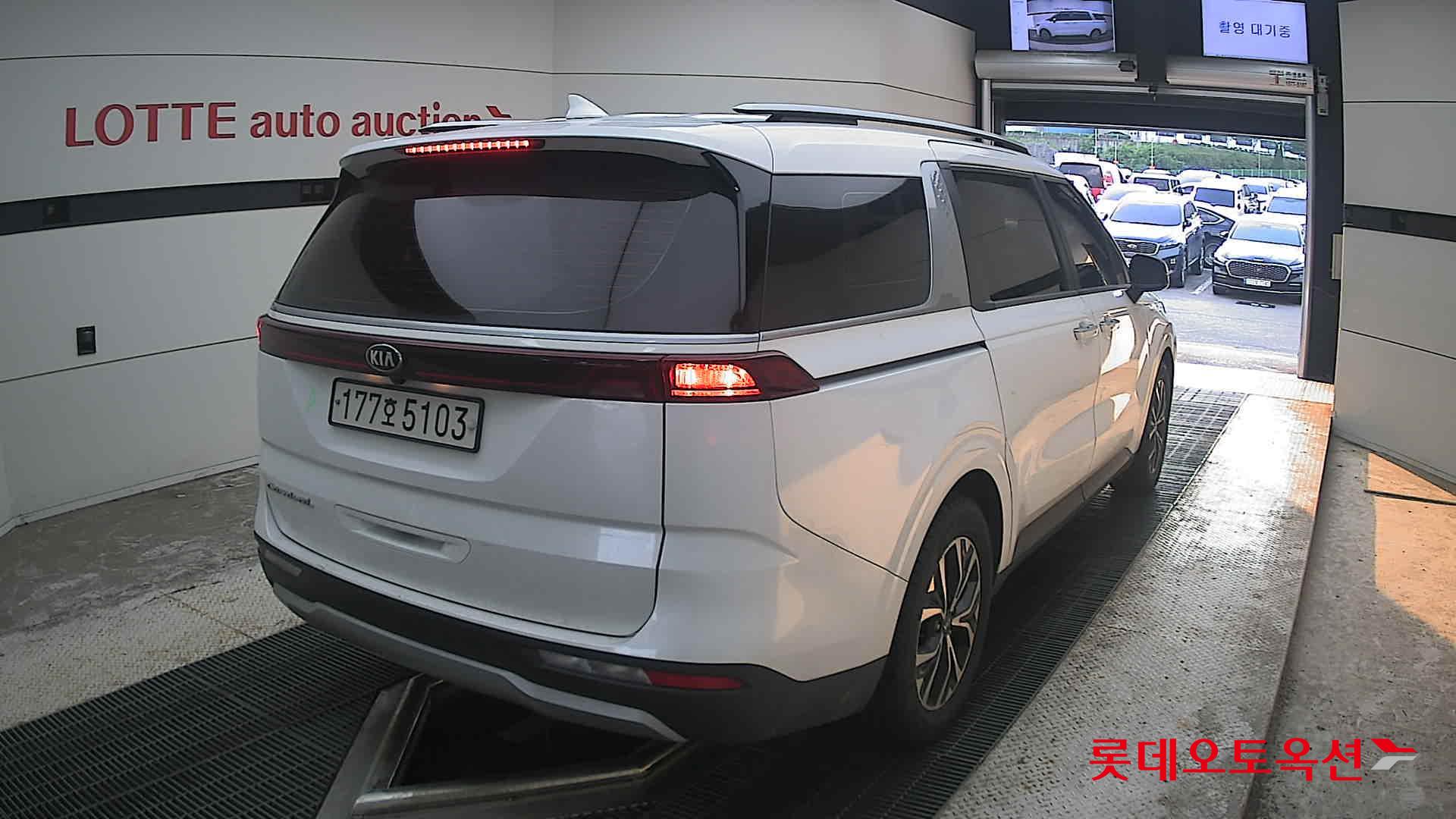 2021 - kia carnival
