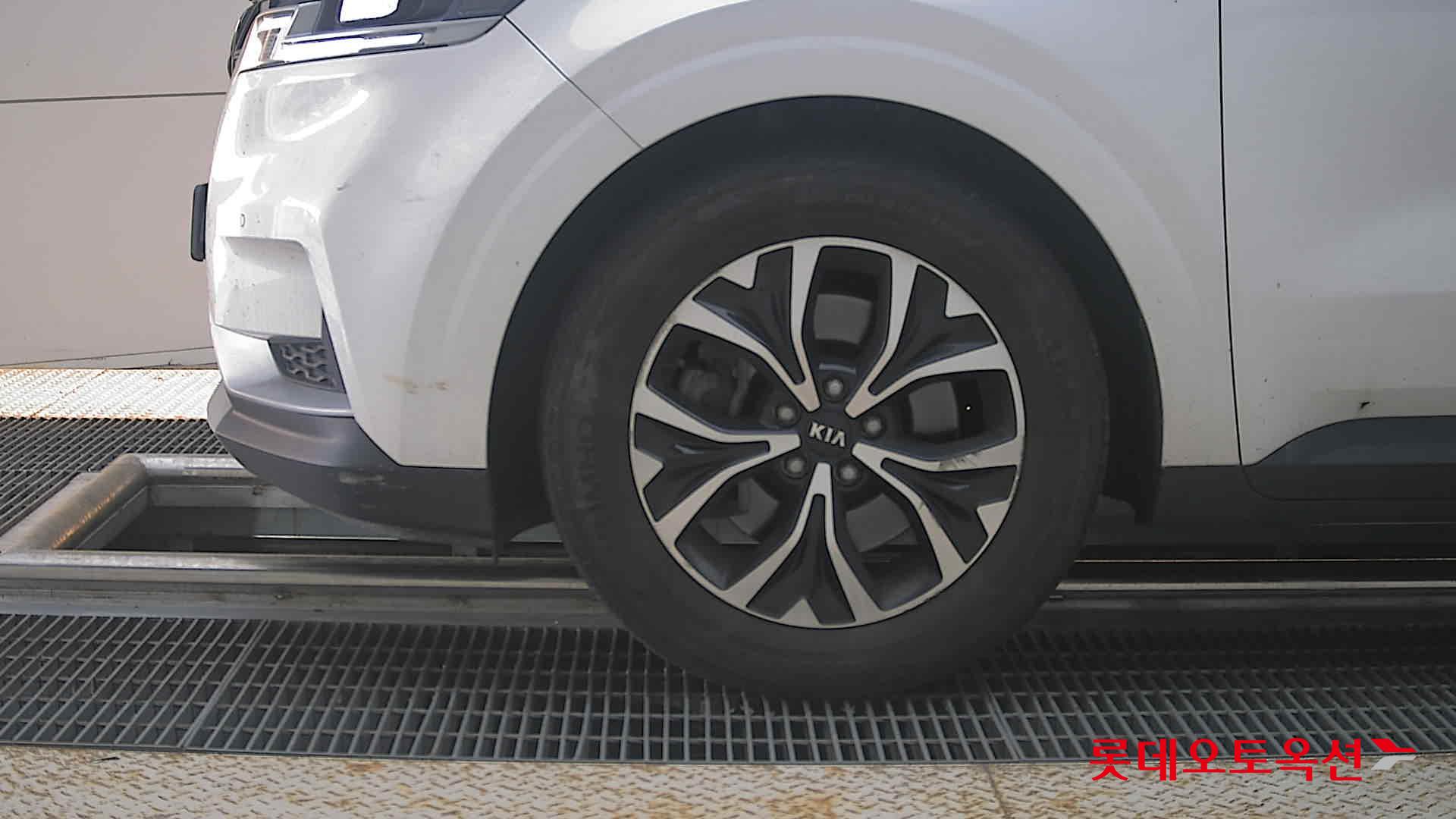 2021 - kia carnival