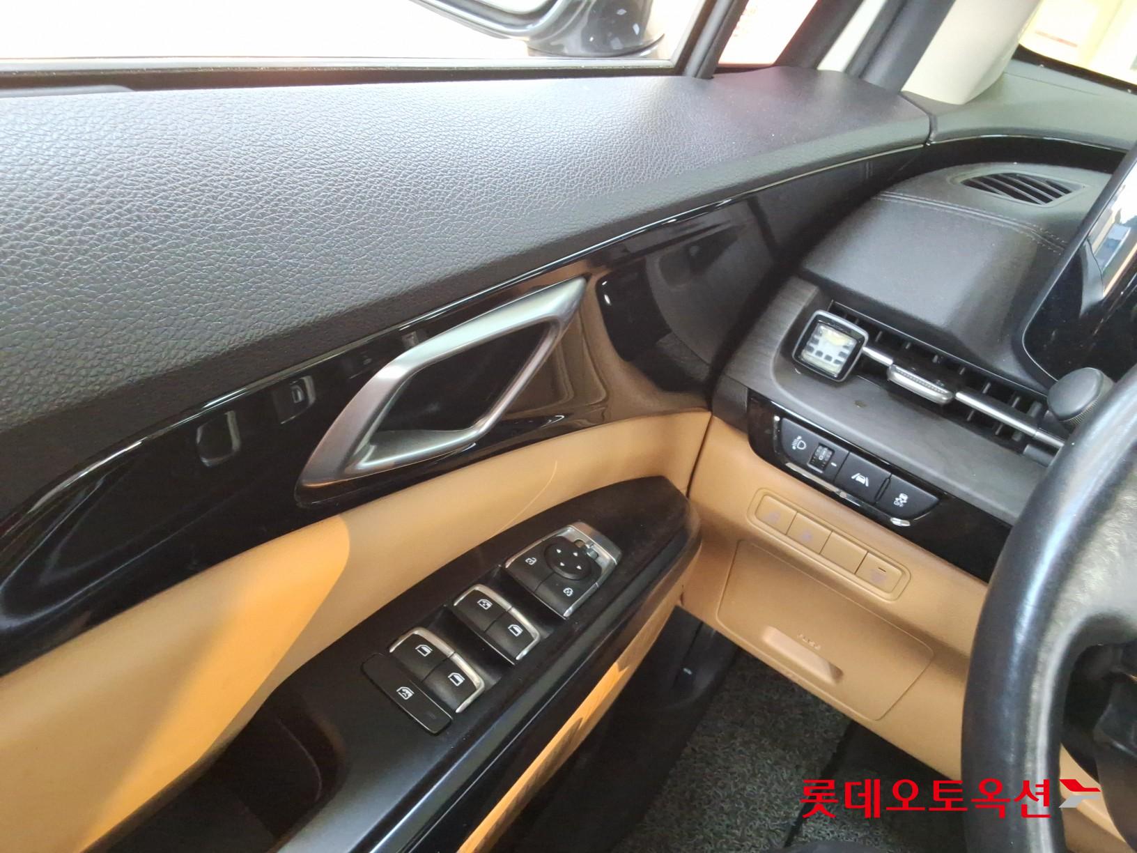 2021 - kia carnival