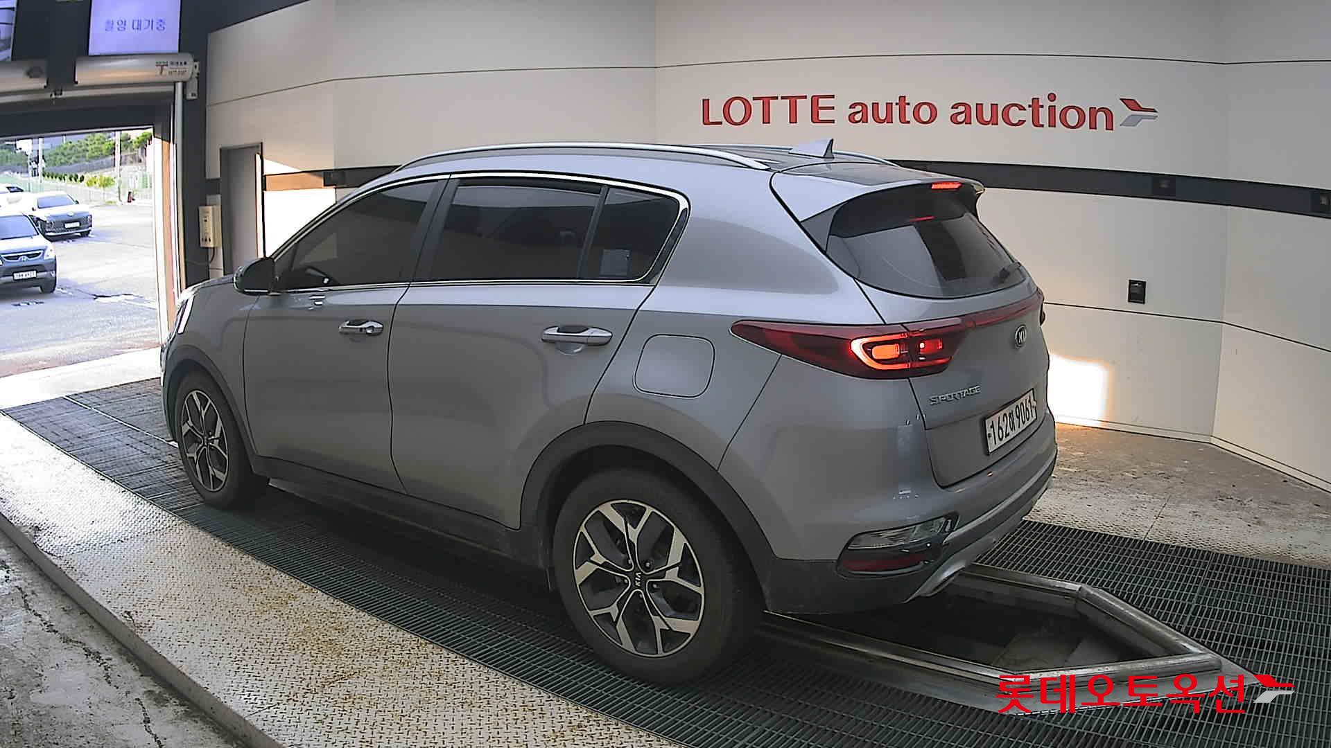 2021 - kia sportage