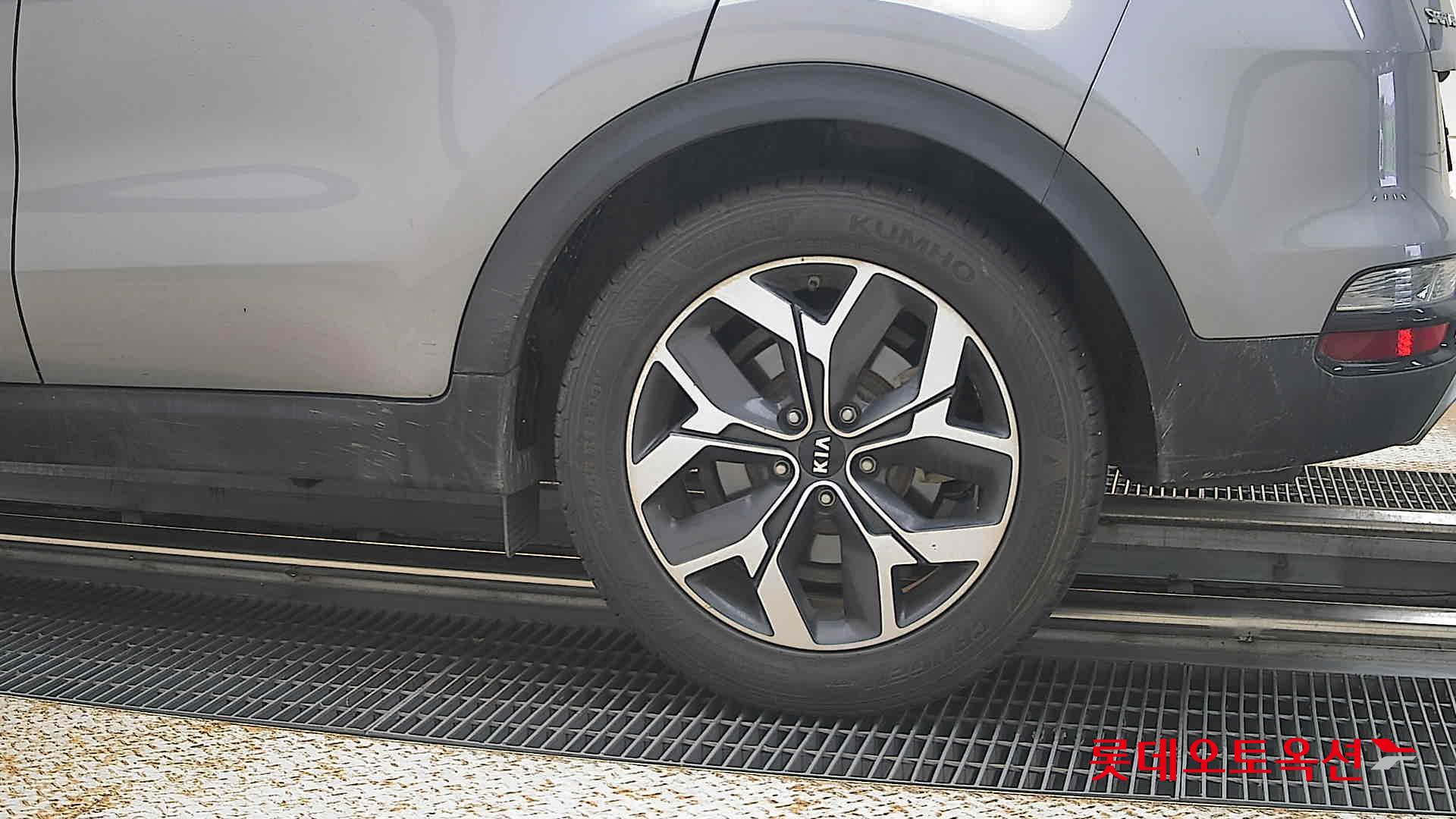 2021 - kia sportage