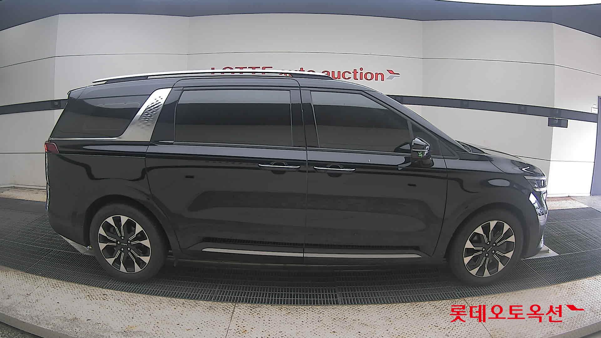 2023 - kia carnival