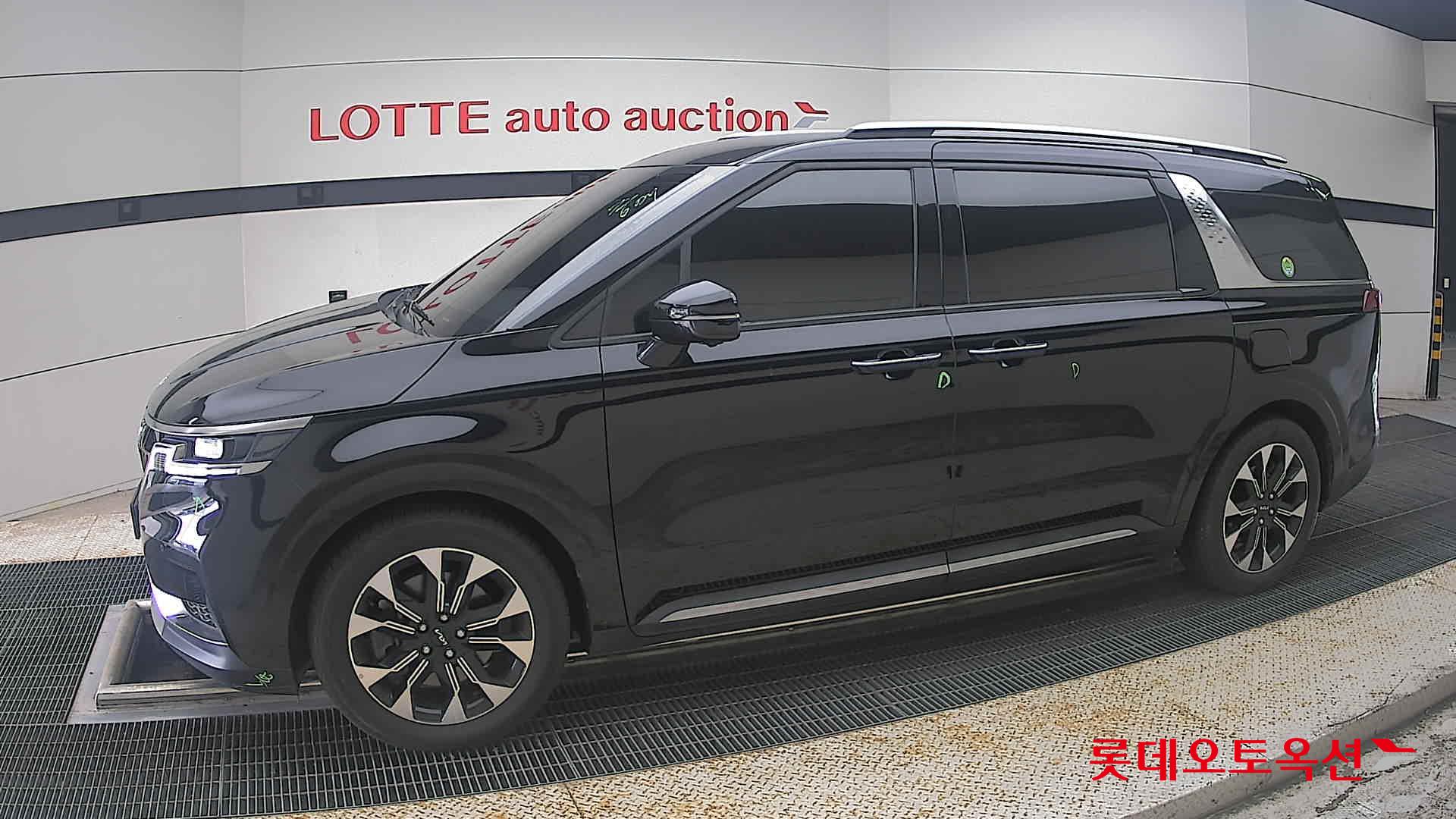 2023 - kia carnival