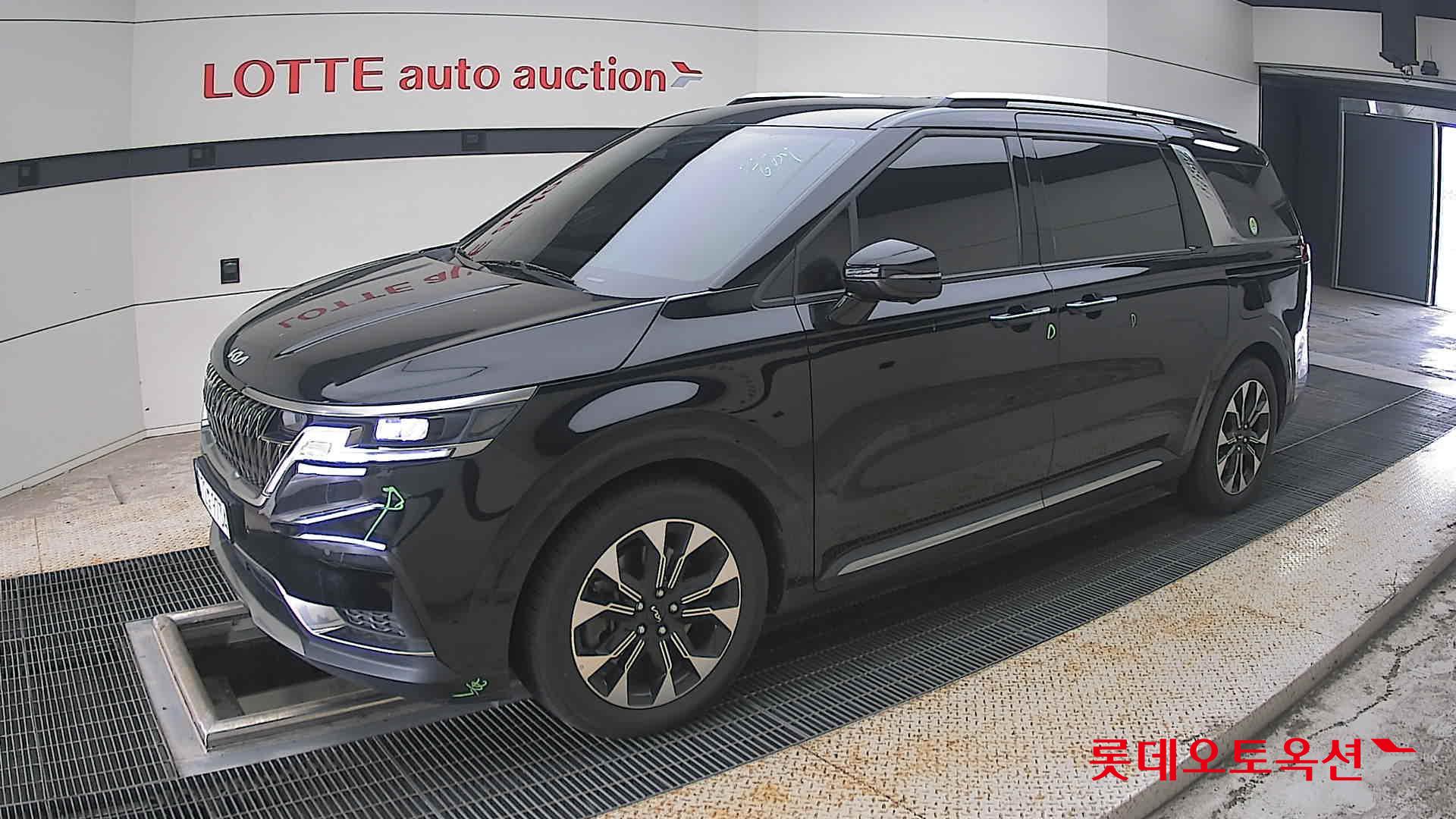 2023 - kia carnival