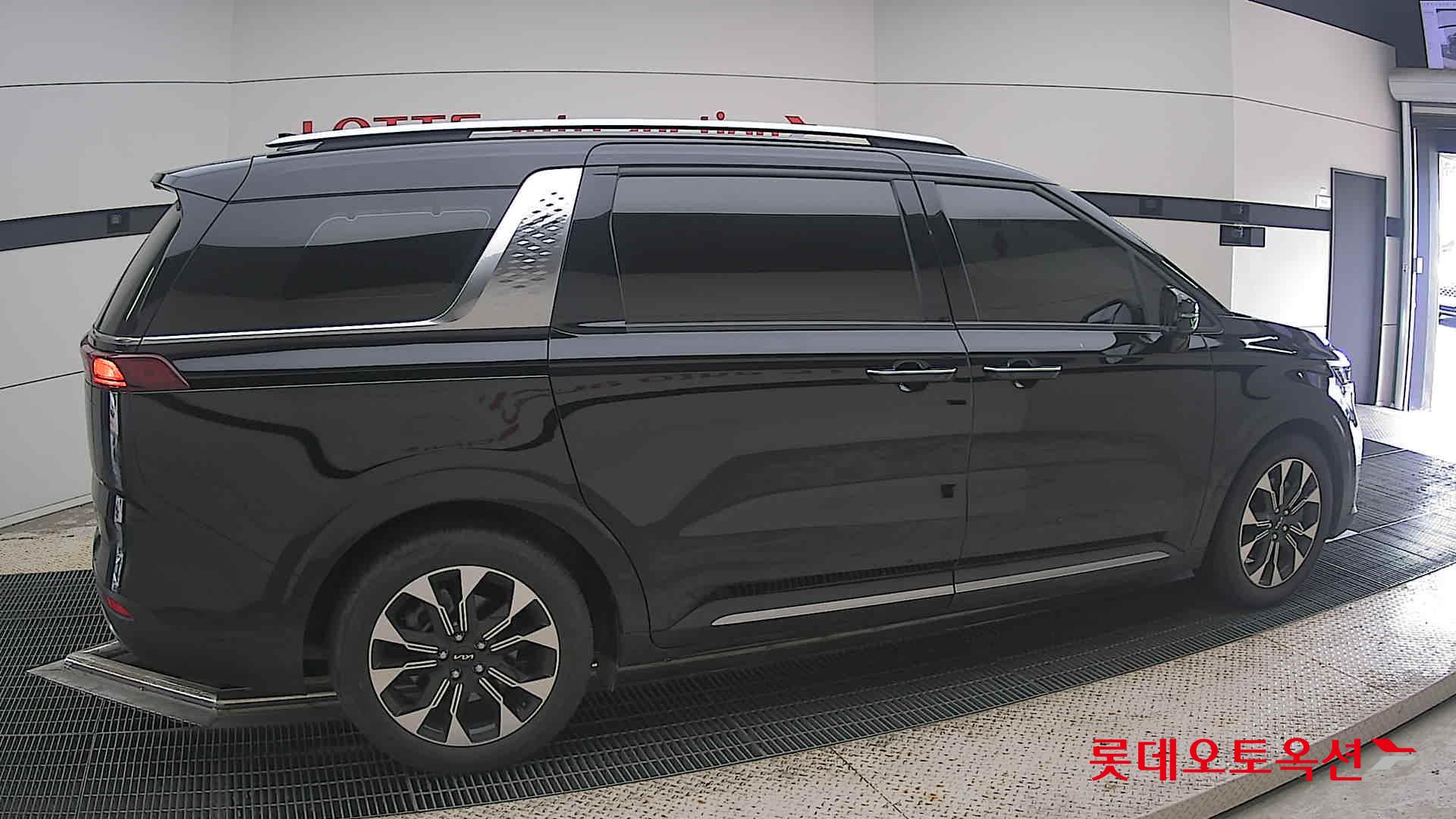 2023 - kia carnival