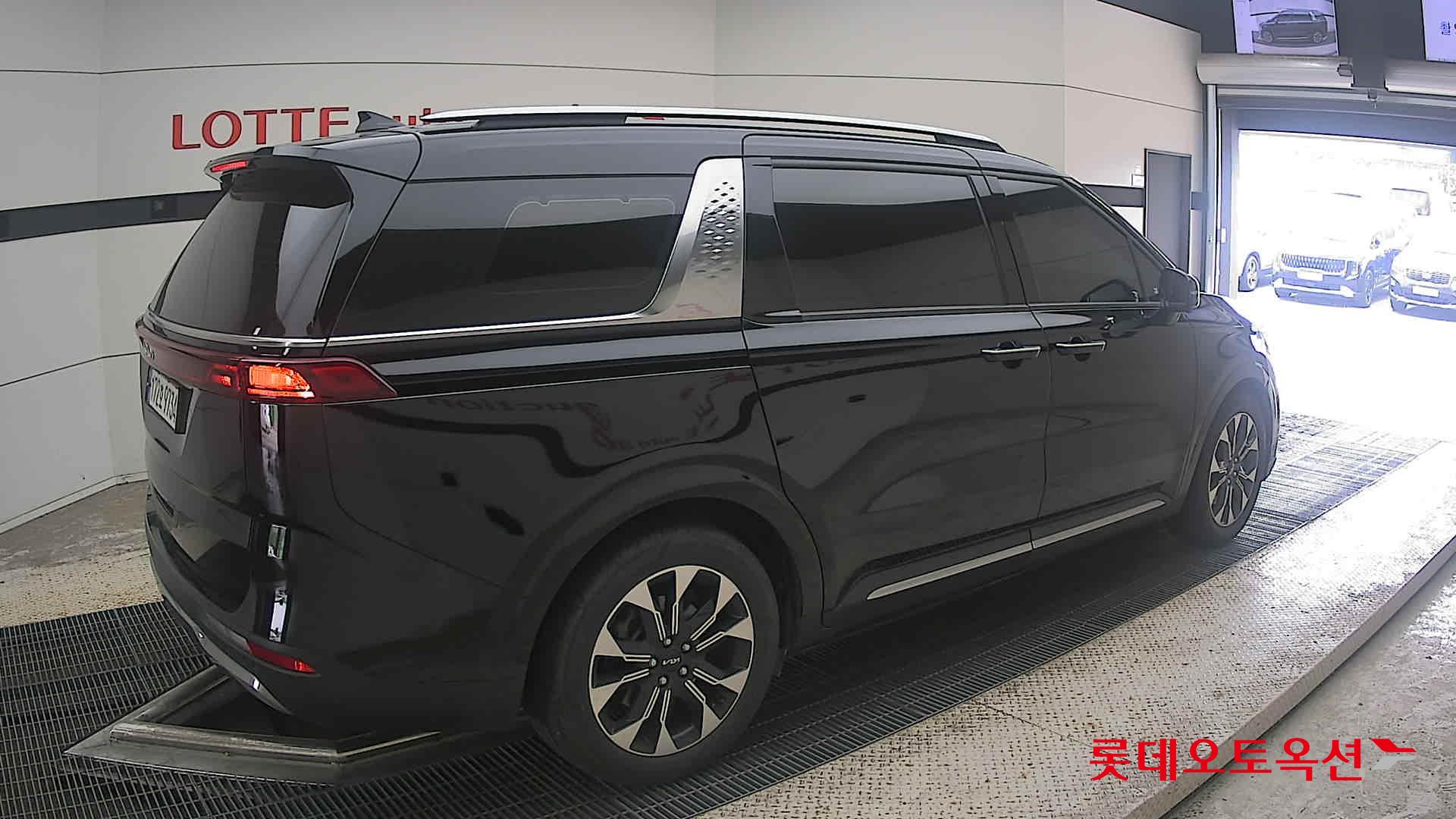 2023 - kia carnival