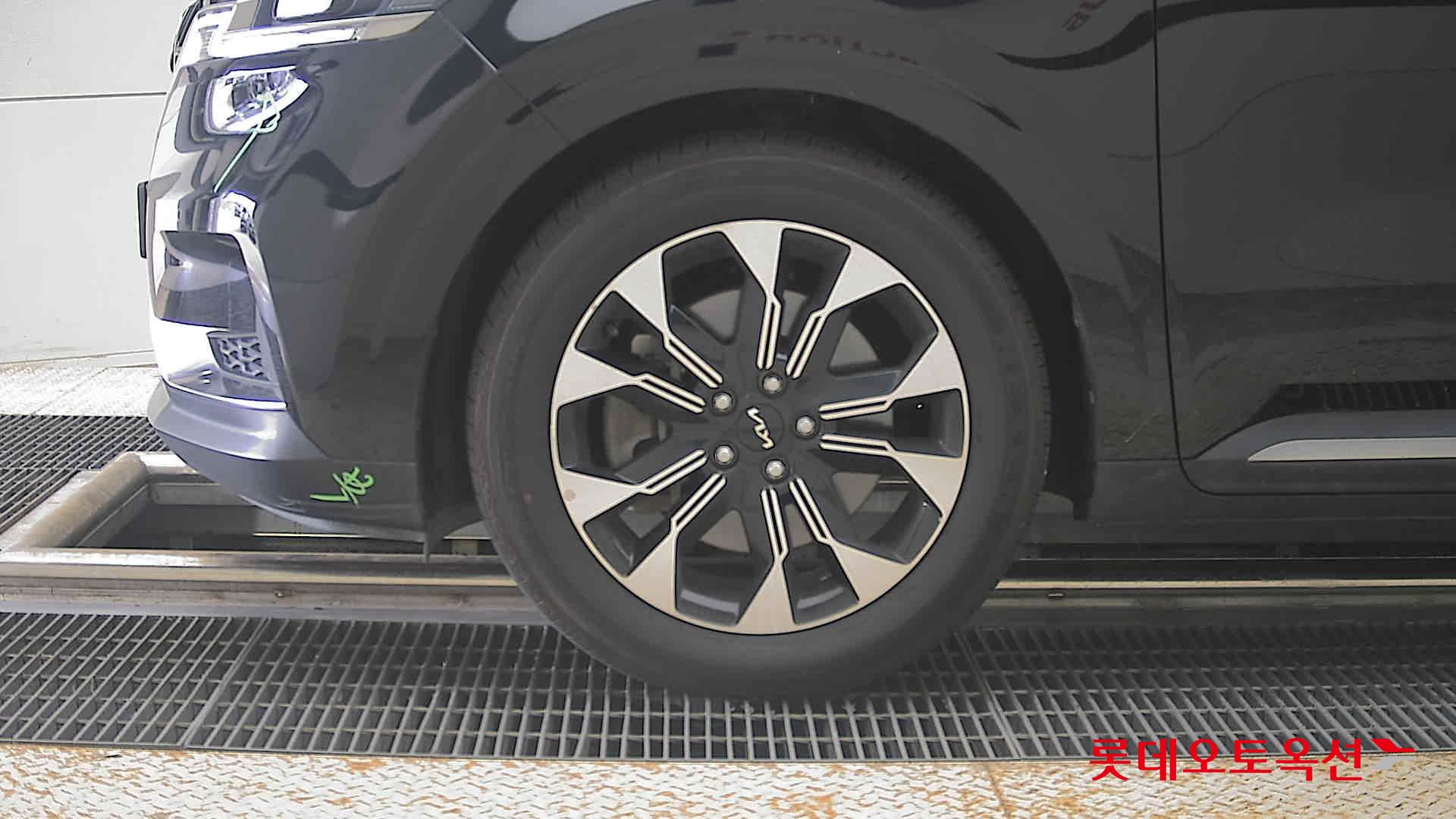 2023 - kia carnival