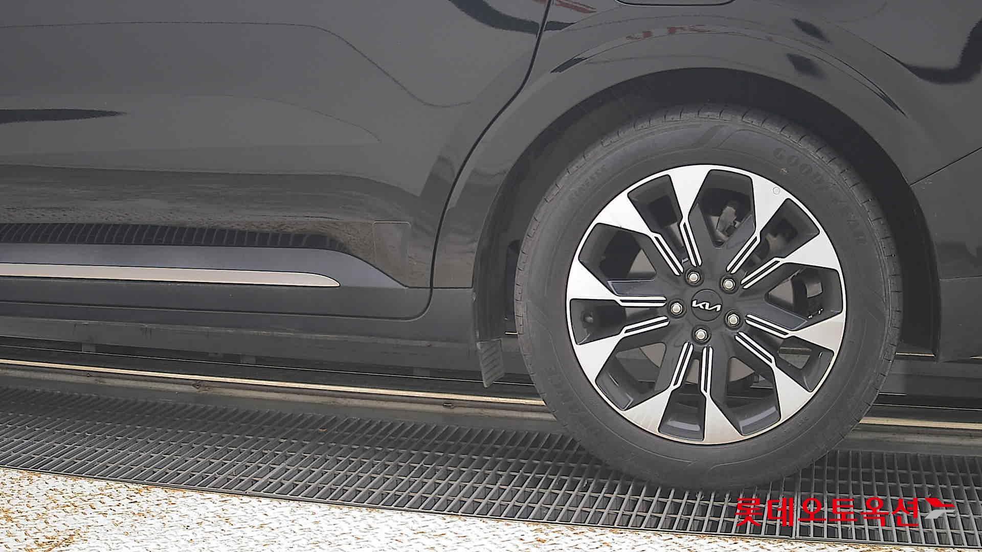2023 - kia carnival