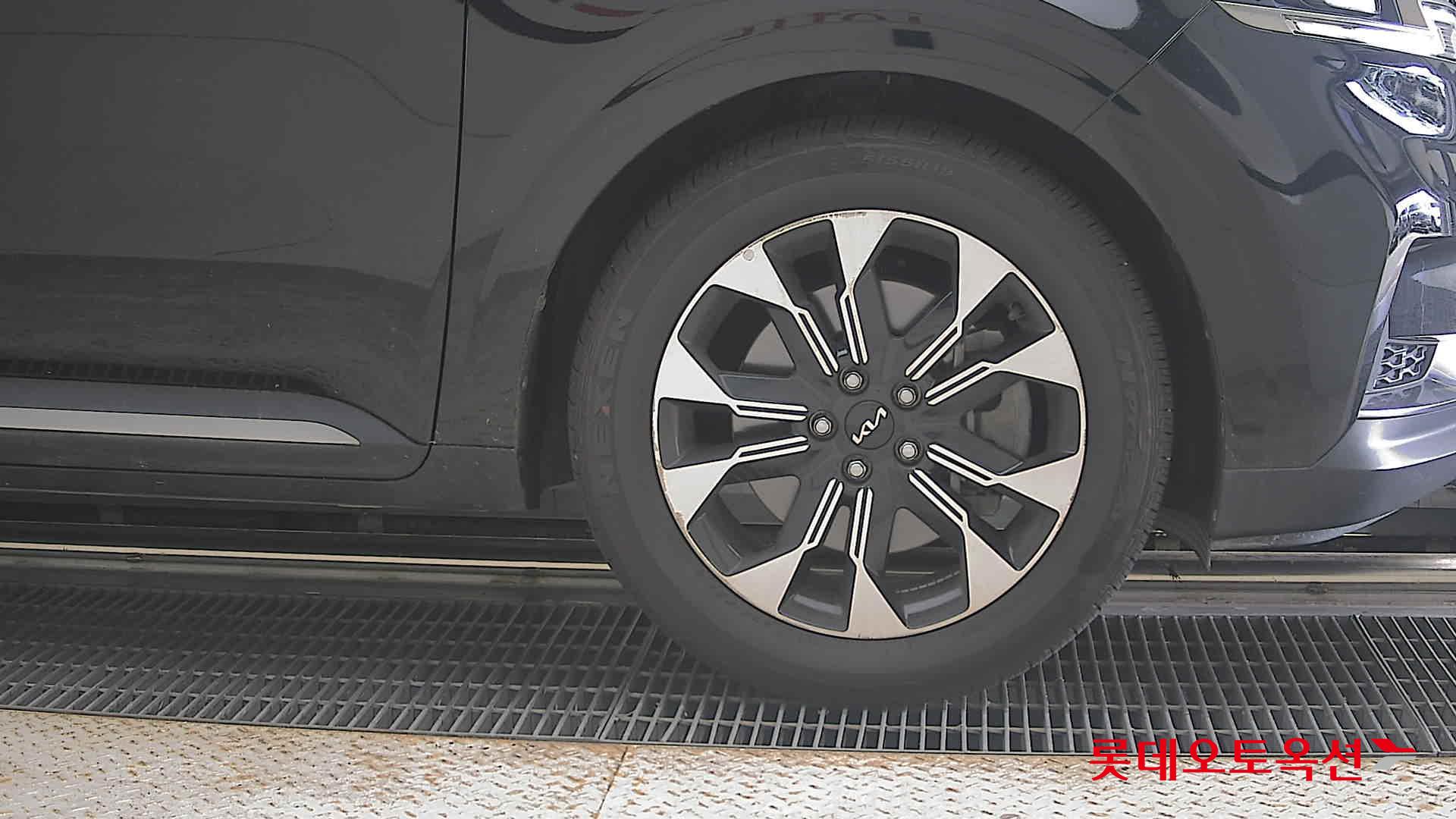 2023 - kia carnival