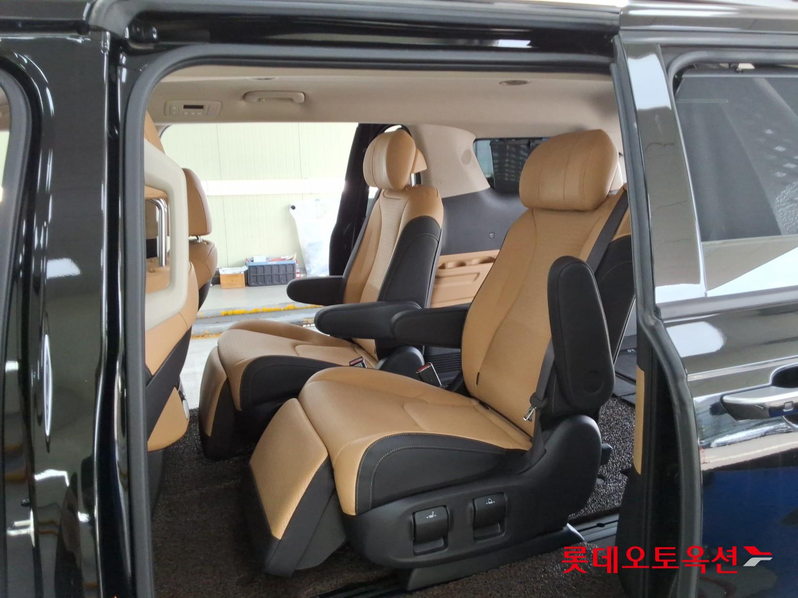 2023 - kia carnival