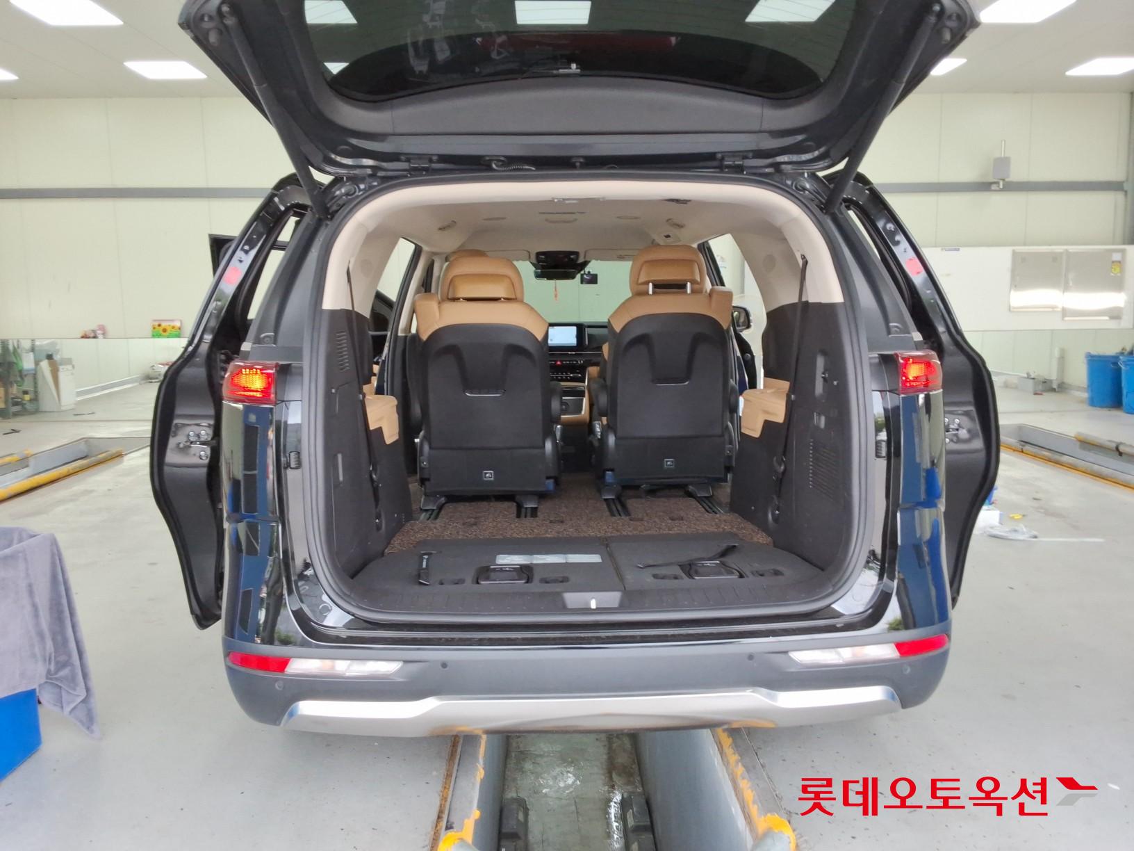 2023 - kia carnival