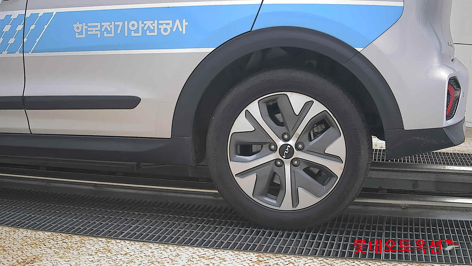 2023 - kia niro