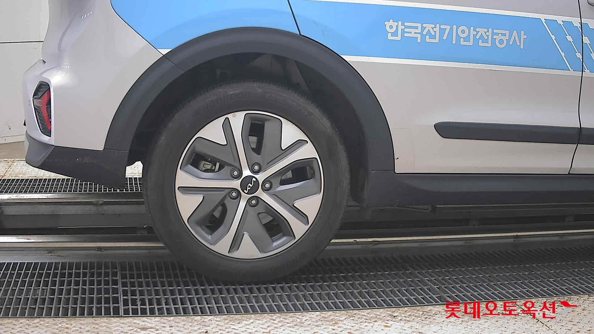 2023 - kia niro