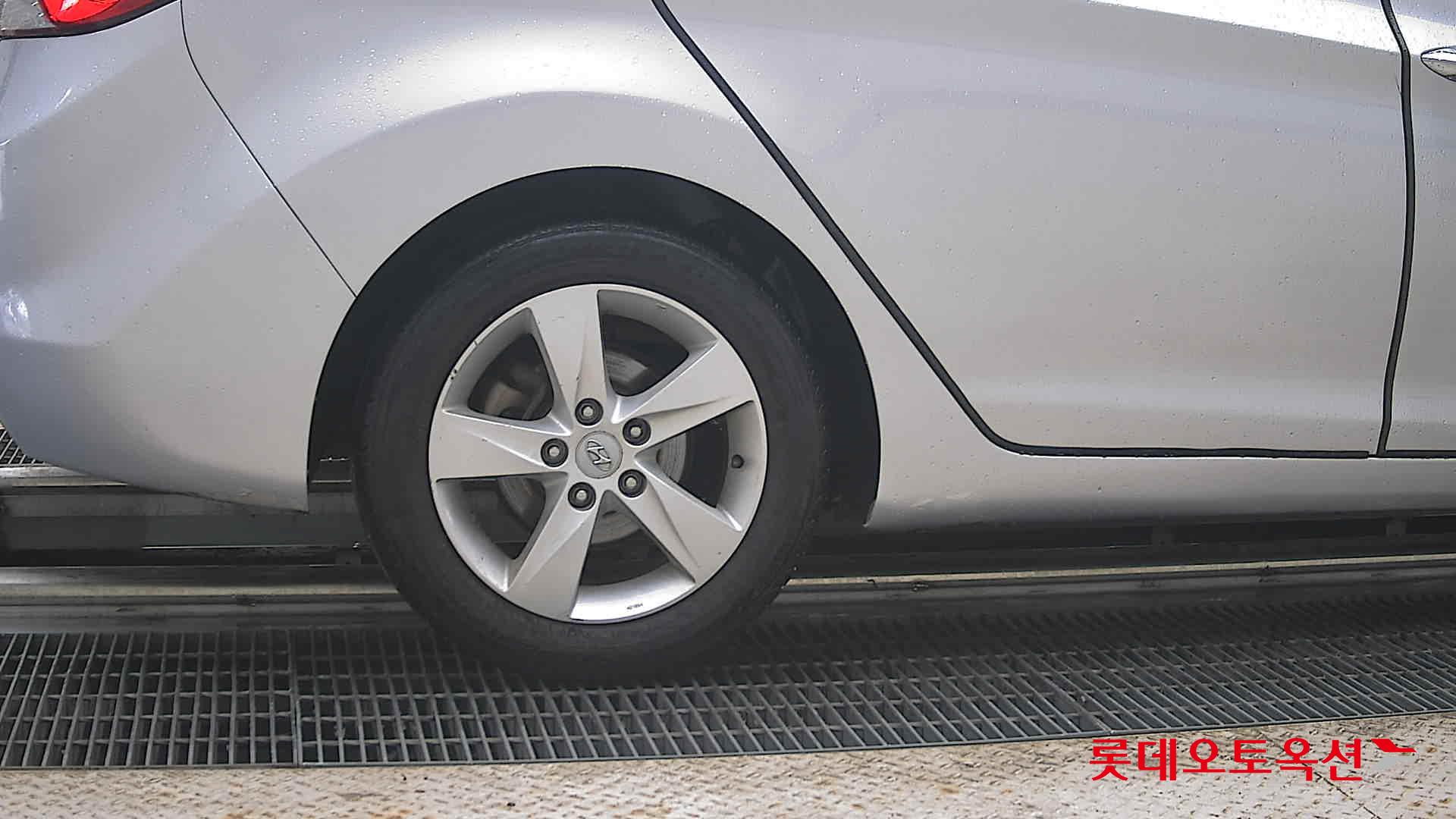 2013 - hyundai avante