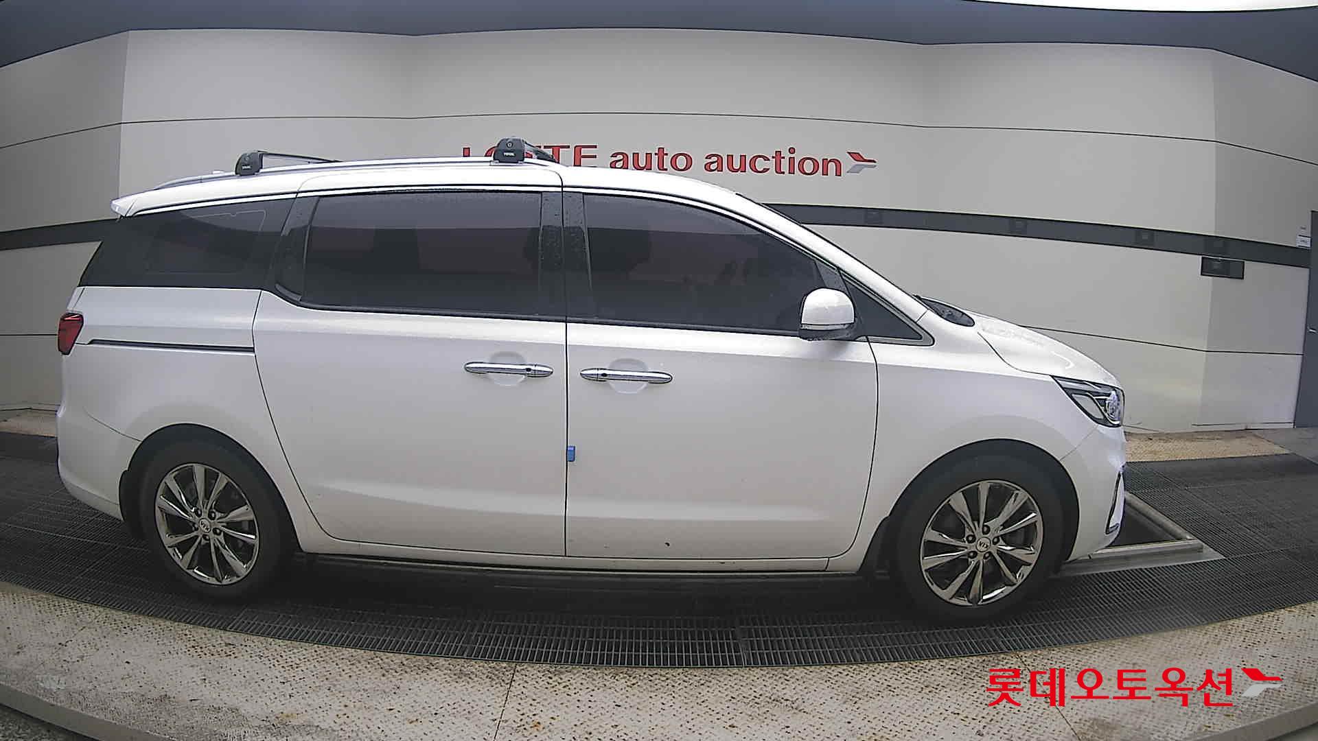 2020 - kia carnival