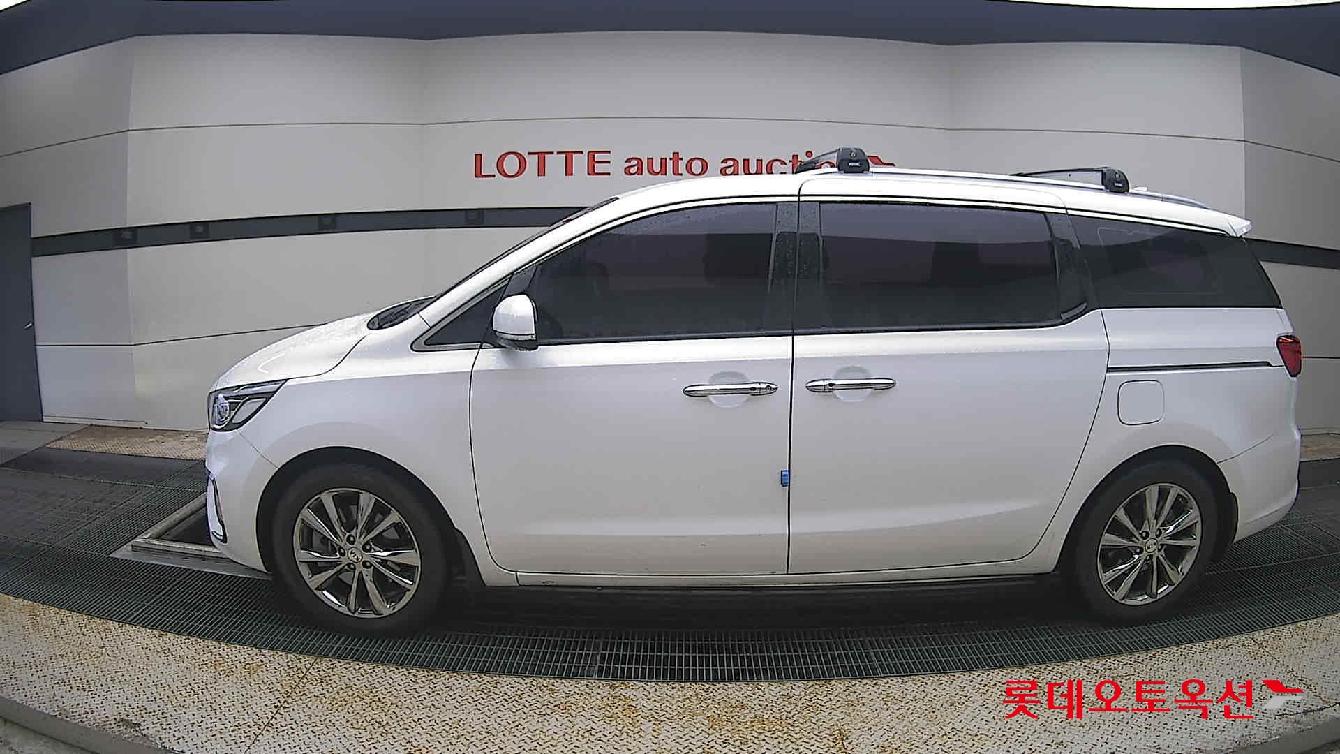 2020 - kia carnival