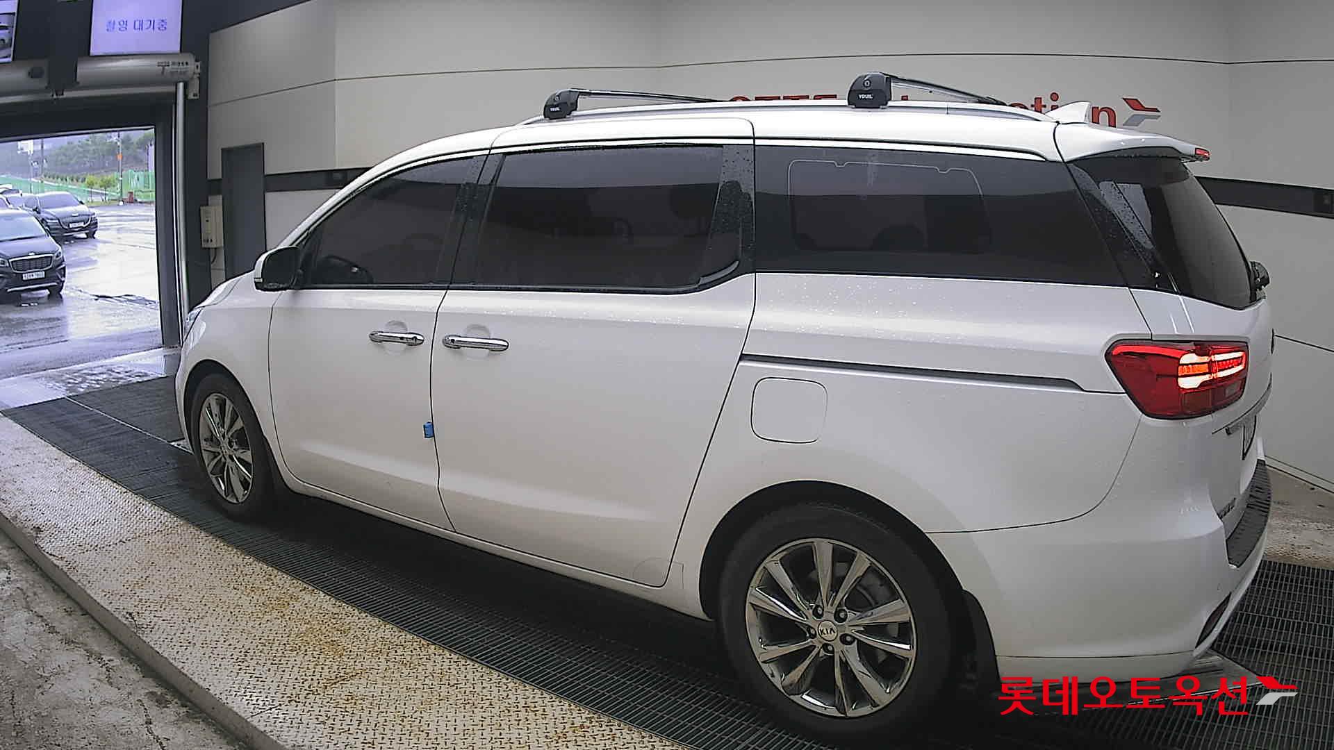 2020 - kia carnival