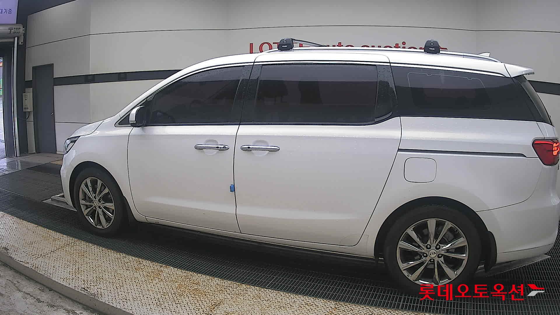 2020 - kia carnival