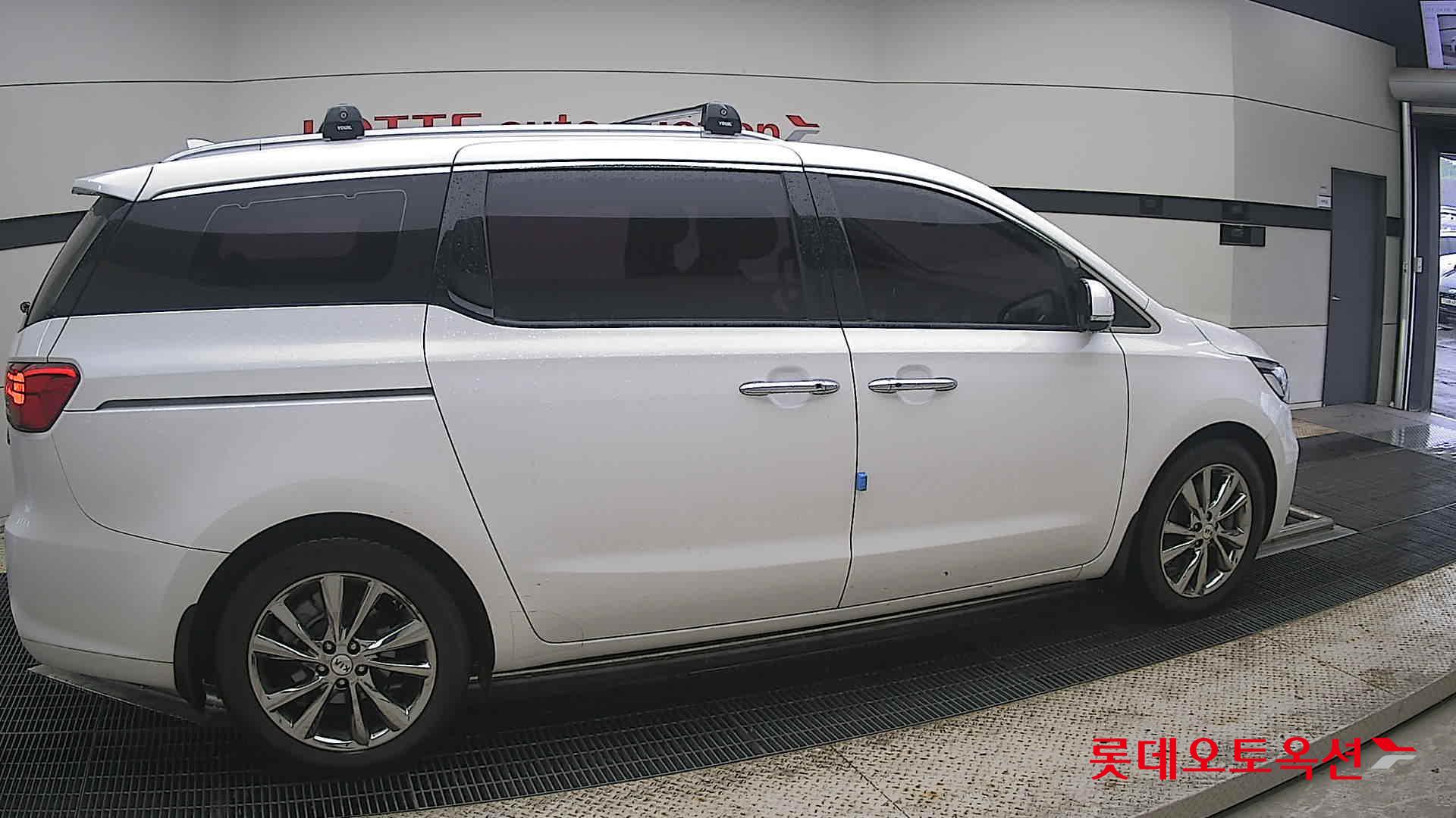 2020 - kia carnival