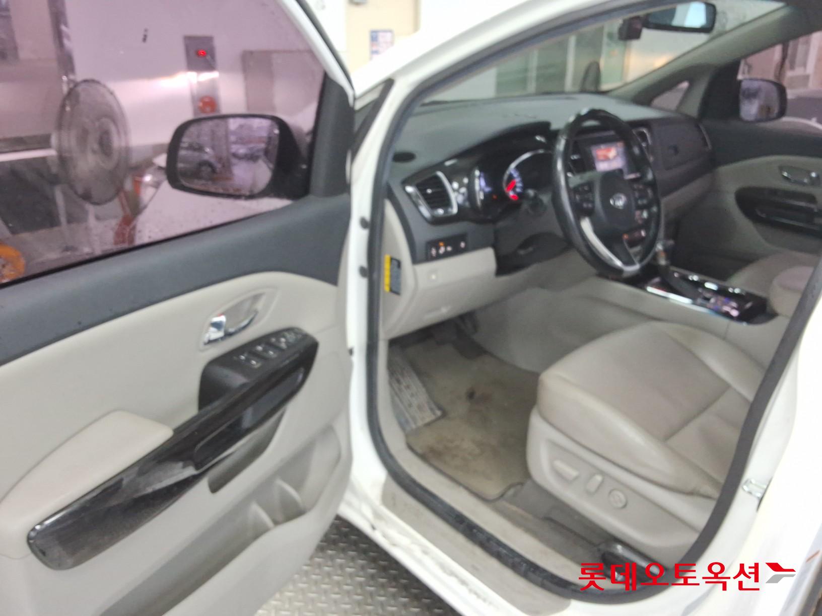 2020 - kia carnival