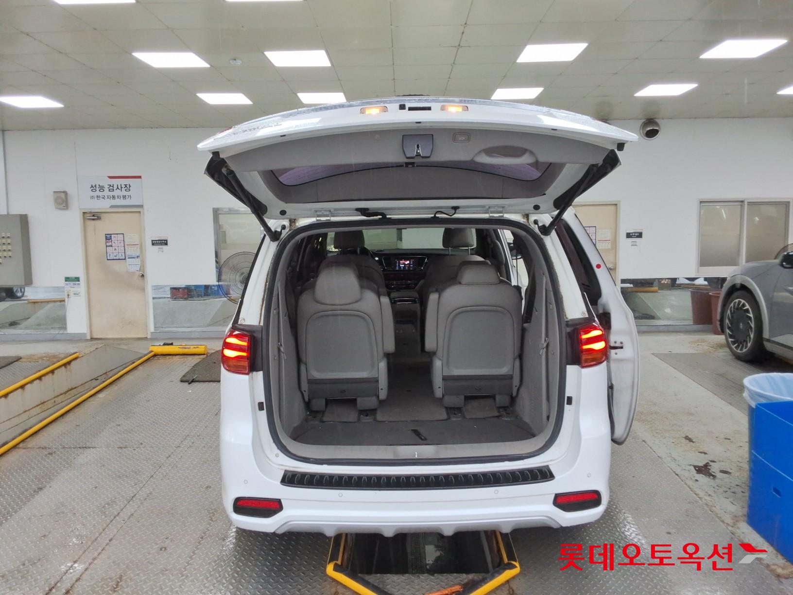 2020 - kia carnival