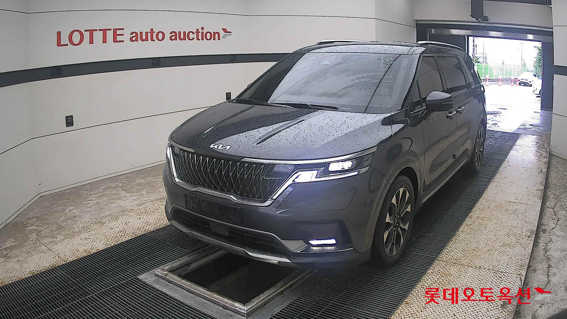 2023 - kia carnival