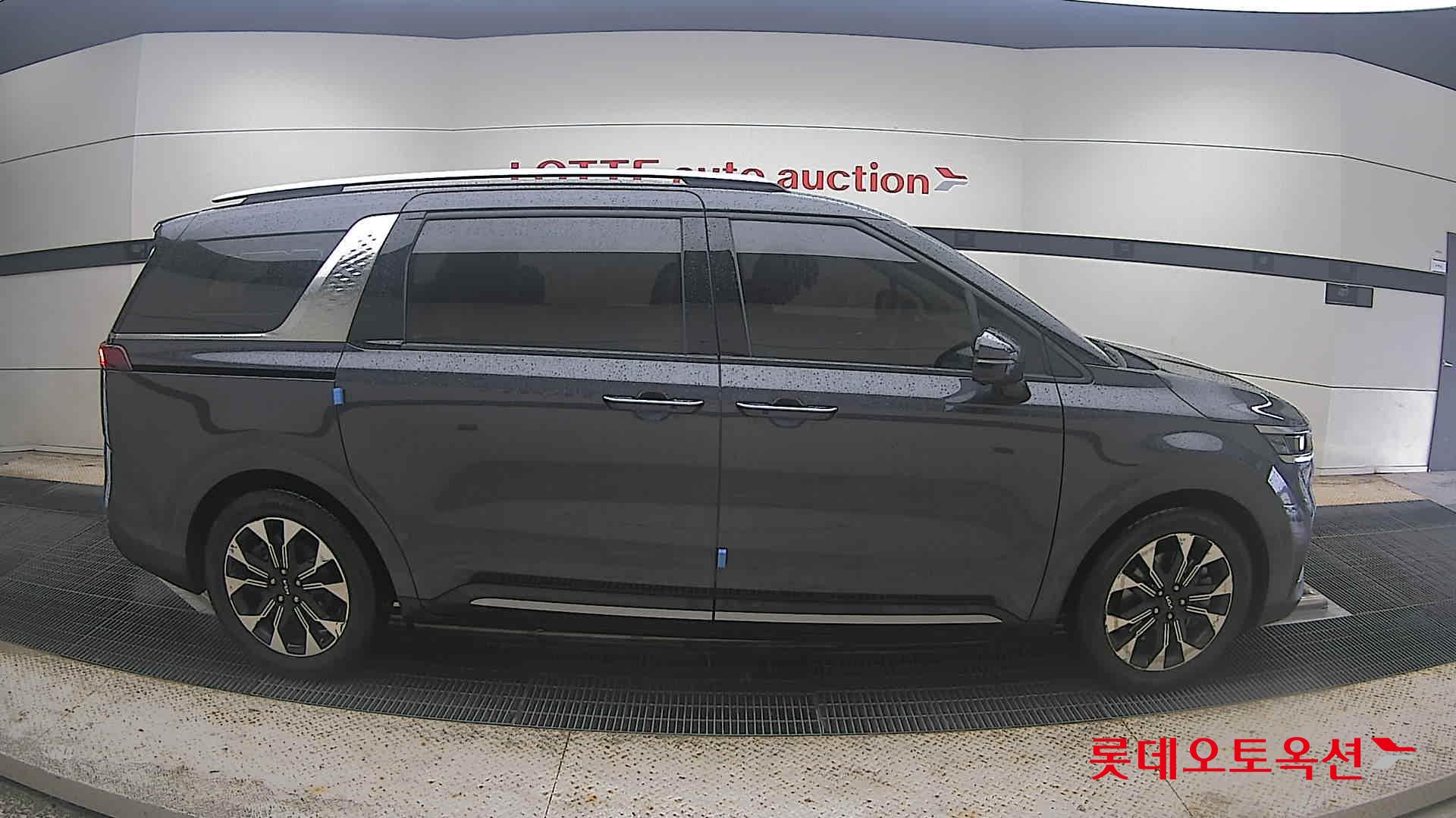 2023 - kia carnival