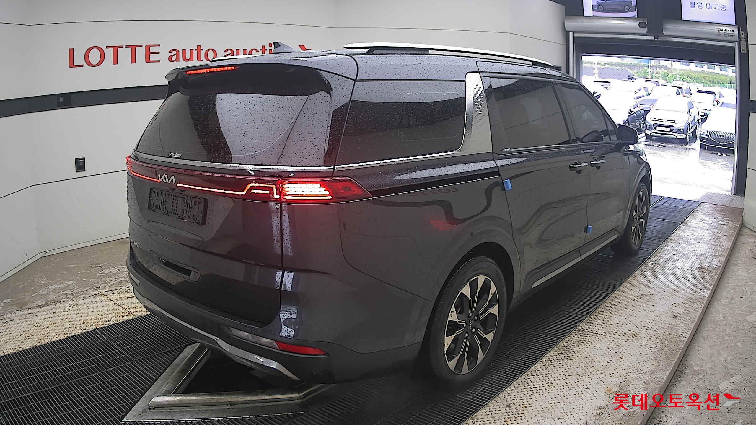 2023 - kia carnival