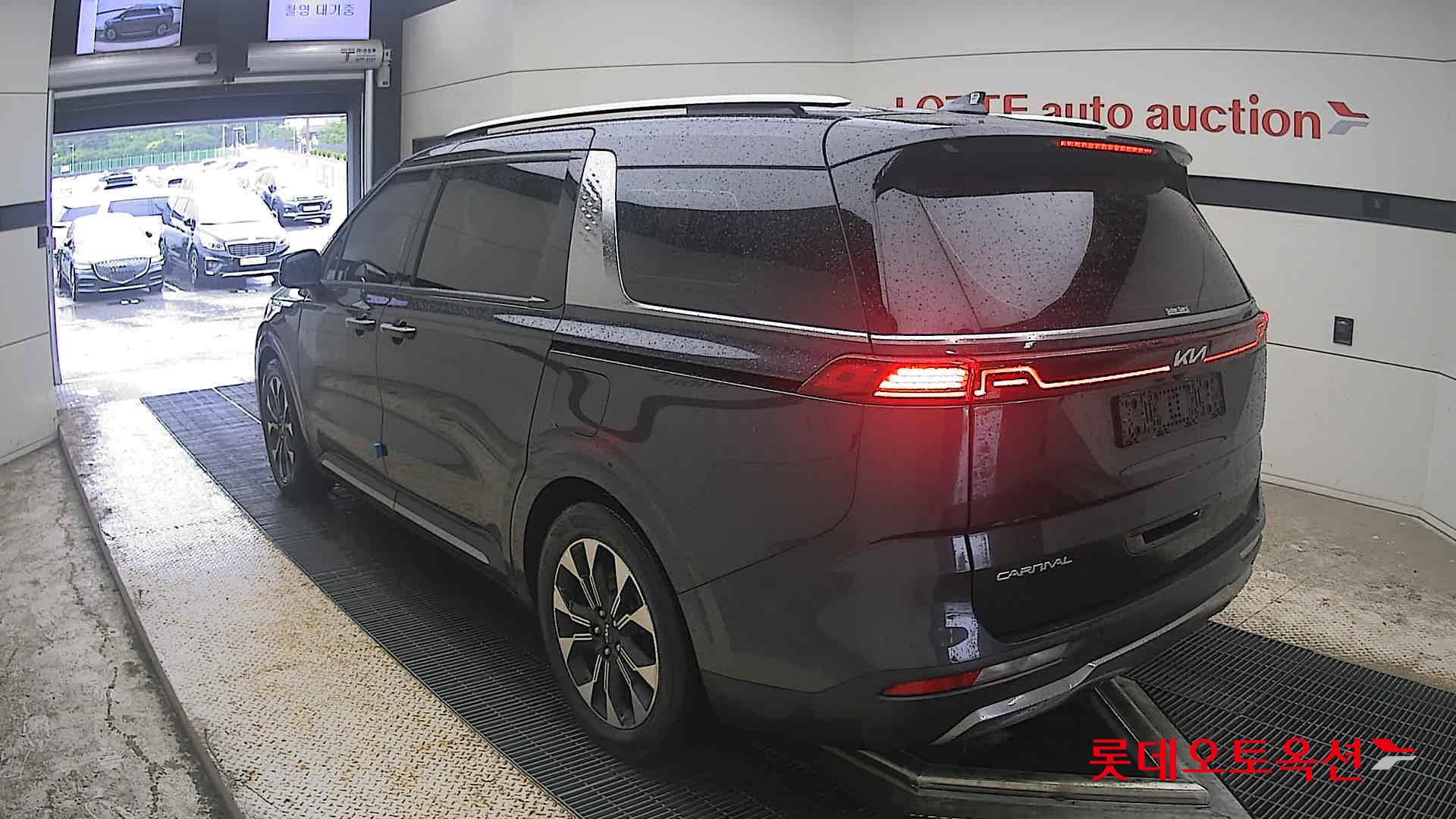 2023 - kia carnival