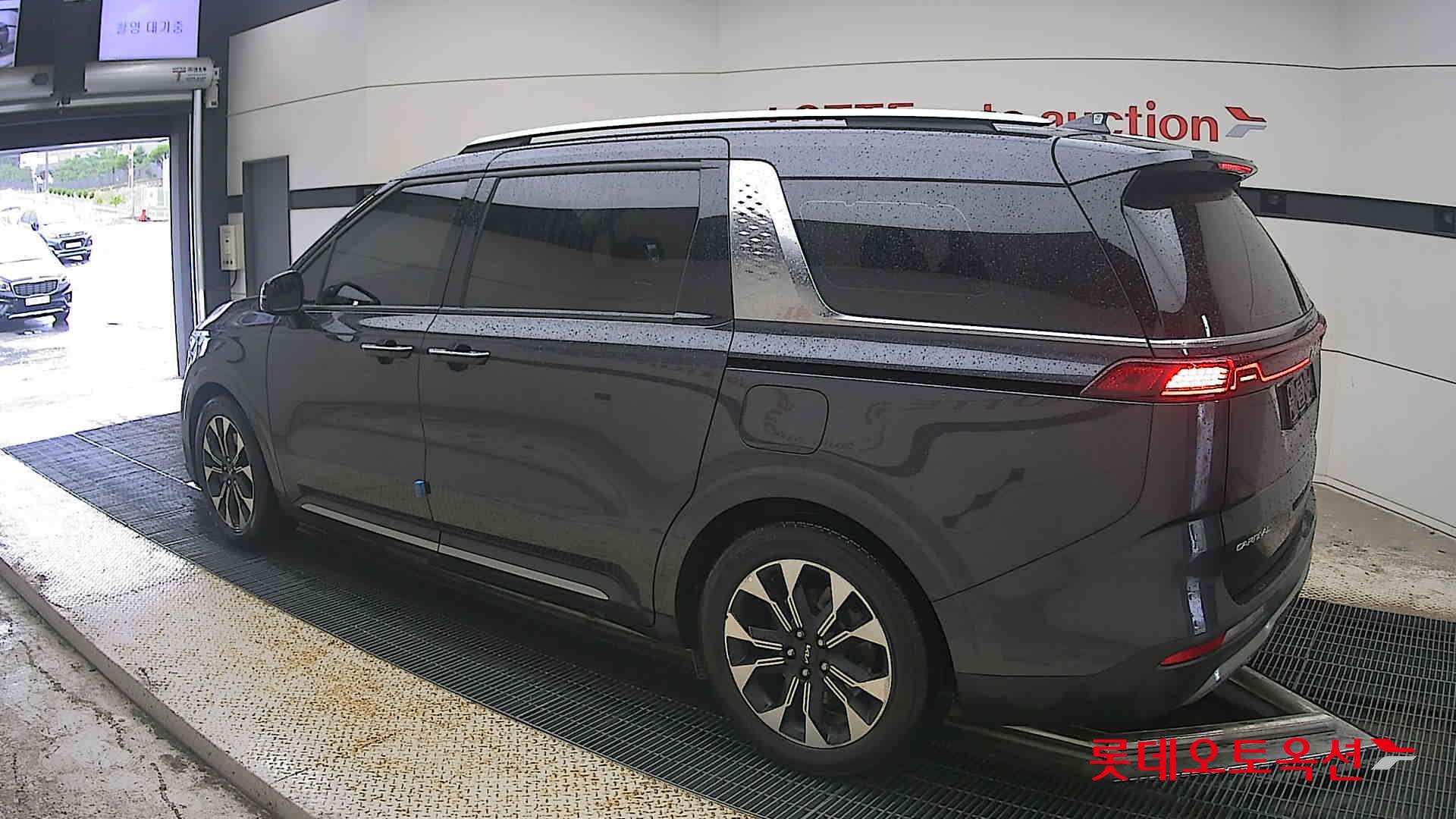2023 - kia carnival