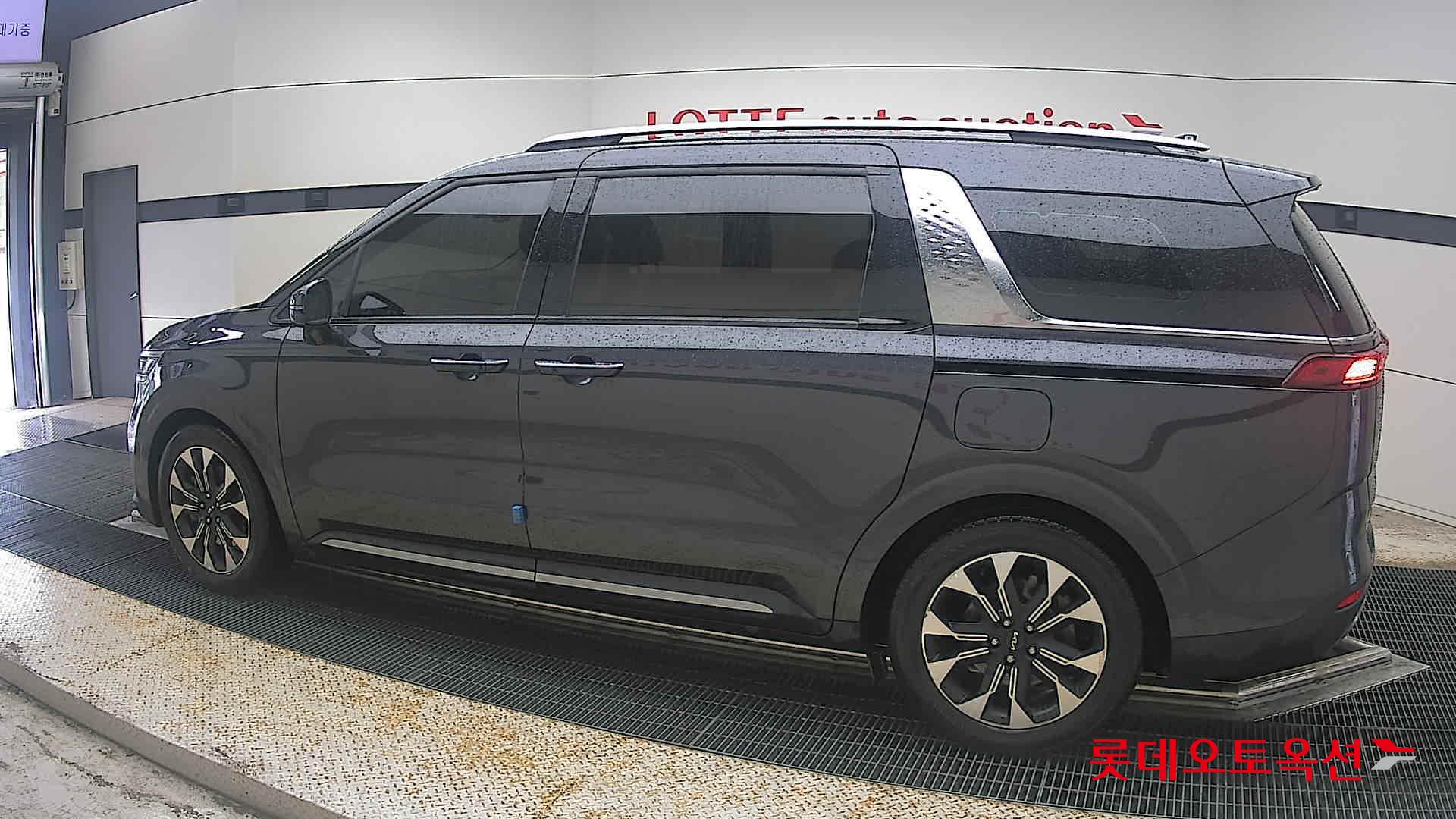 2023 - kia carnival